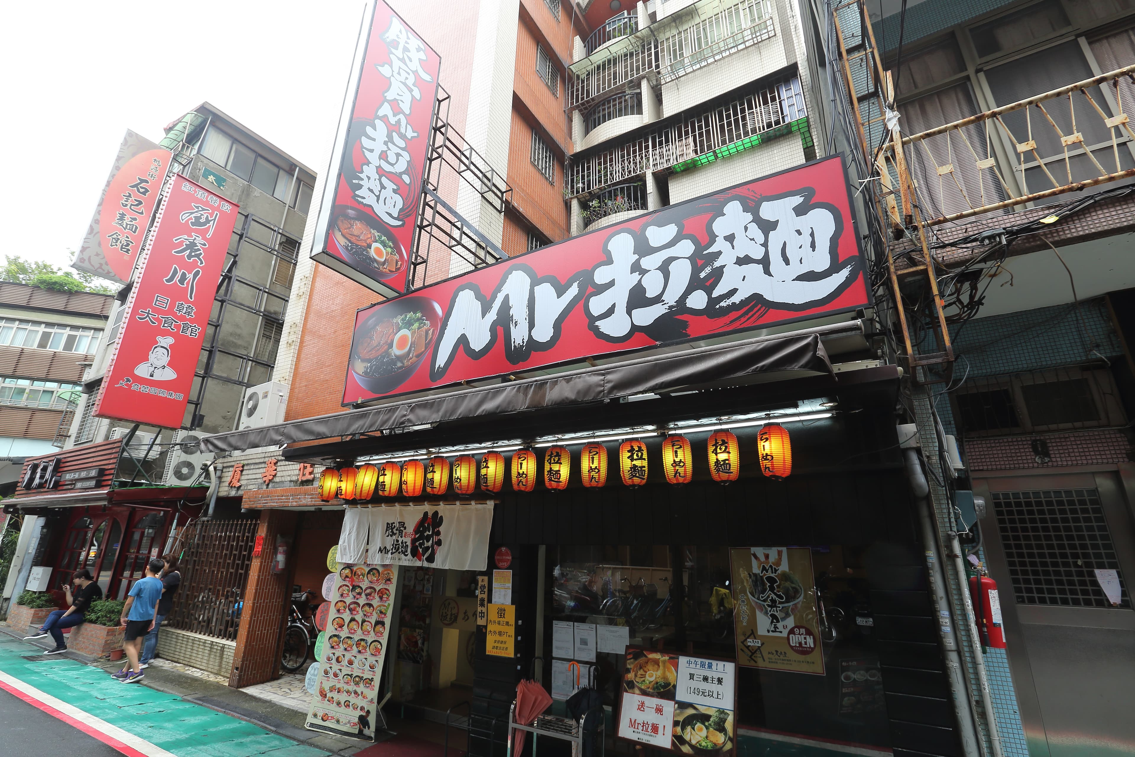 野崎孝男分析，麵到底貴不貴、好不好吃，決定權握在消費者手中，願意消費就不貴。