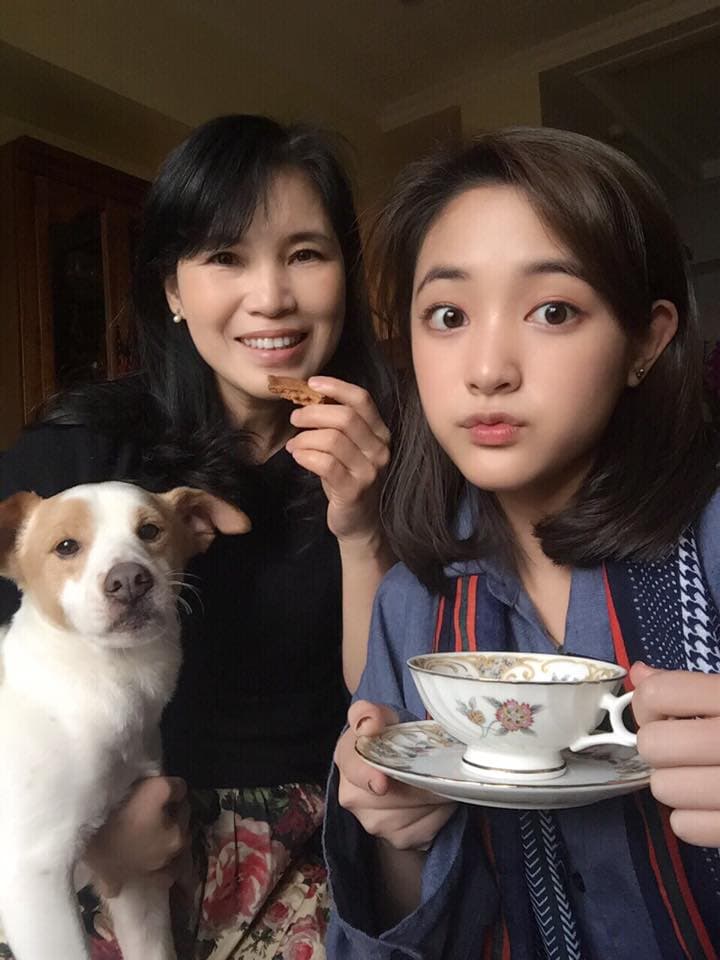王淨與媽媽感情深厚，母女倆都愛看書。
