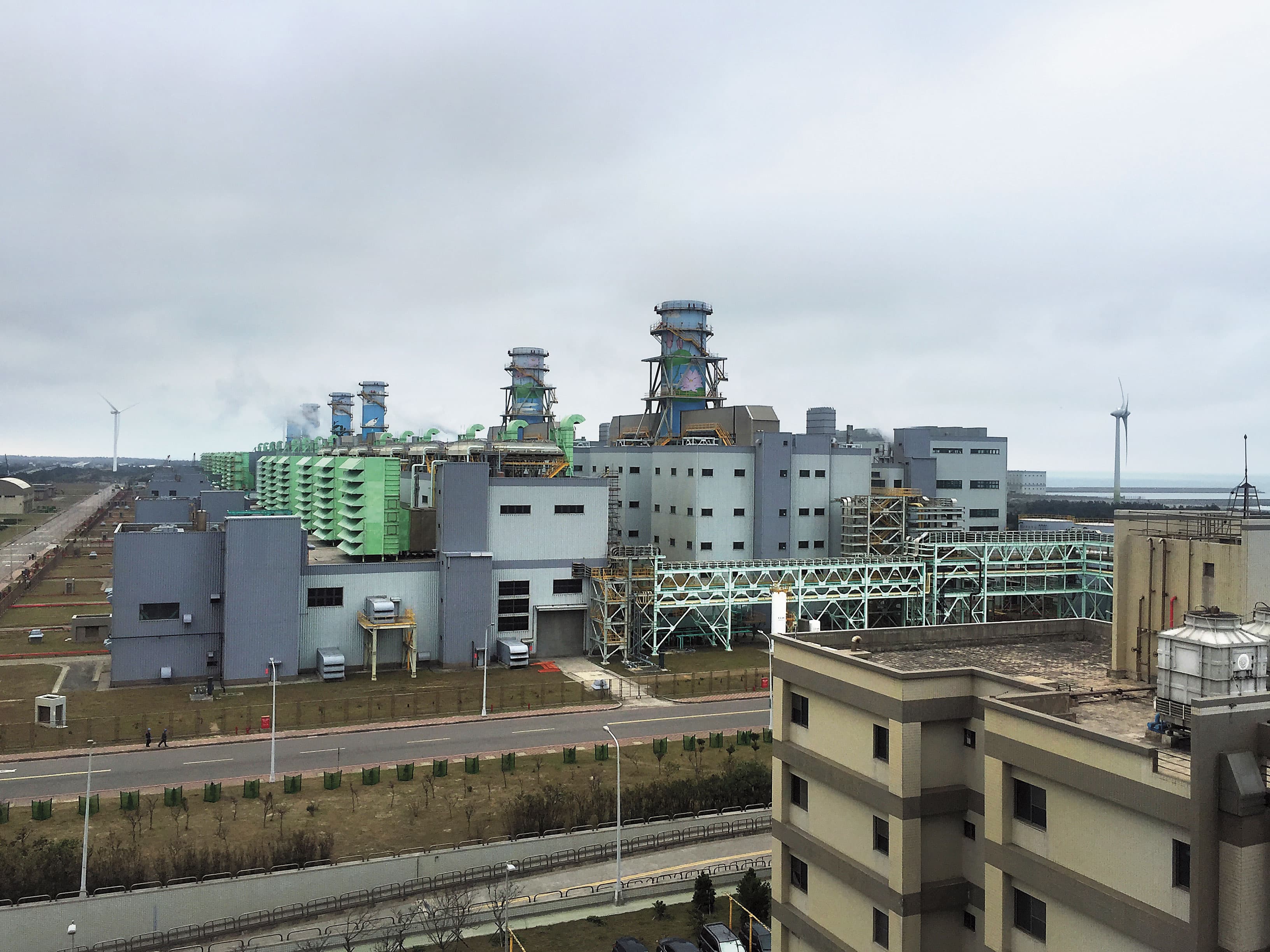 中油外包商因人為操作疏失,導致大潭電廠跳機演變成全台無預警大停電。(取自台電官網)
