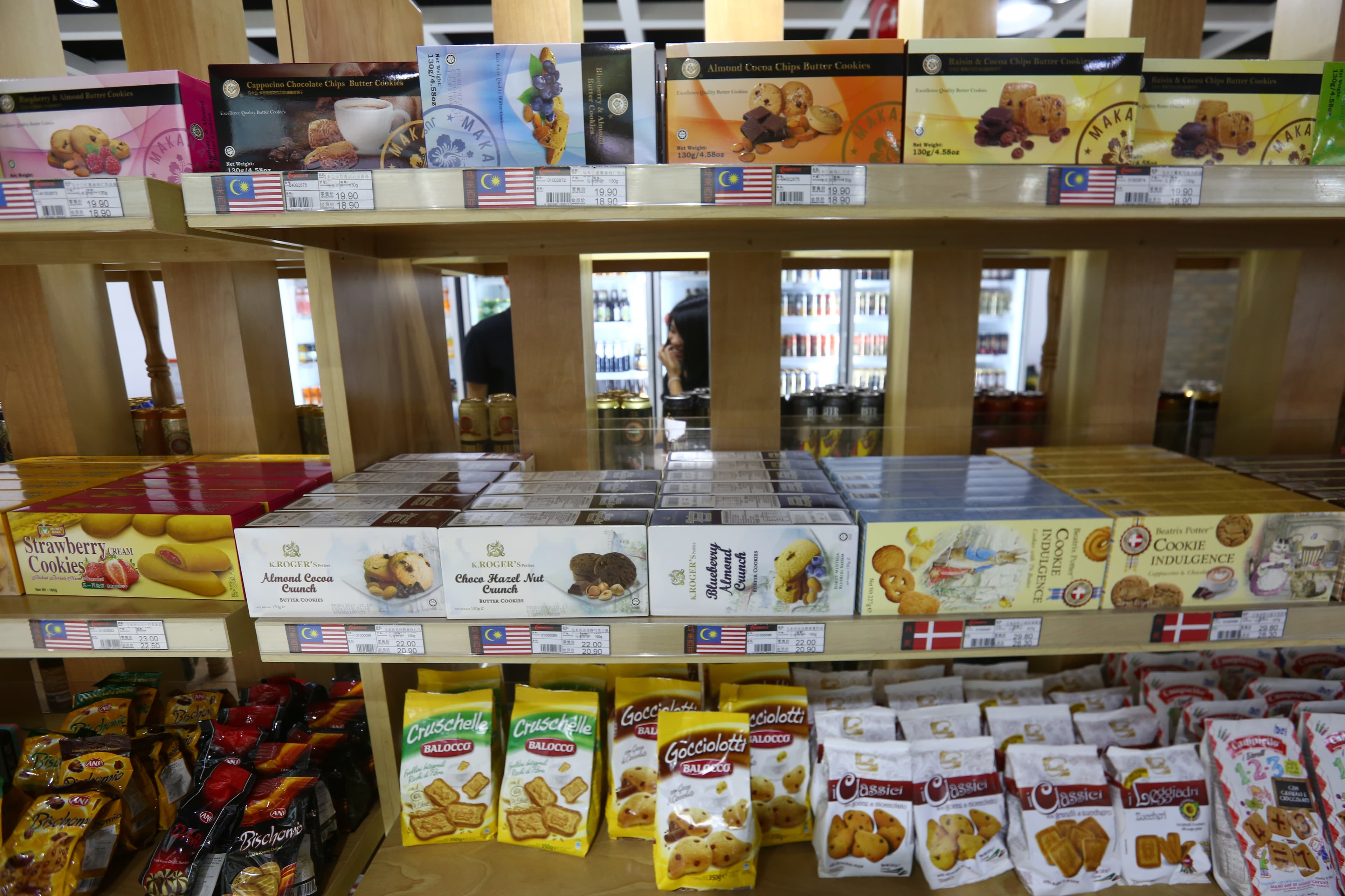 食品佔現在進口食品大宗,歐洲製零食相當受歡迎,民眾也常到港區採購。