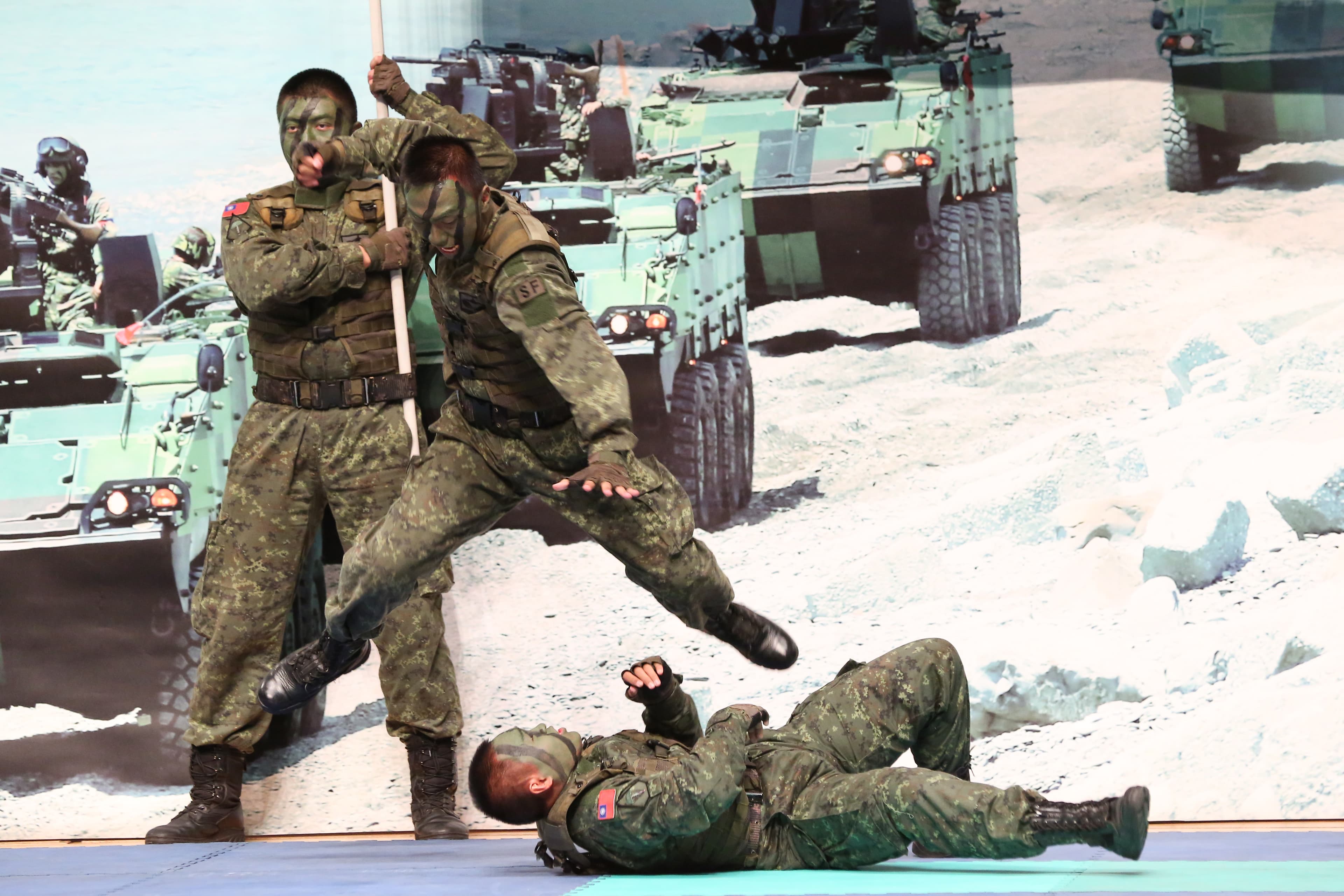 首映開始前,國軍還派出軍隊演出。