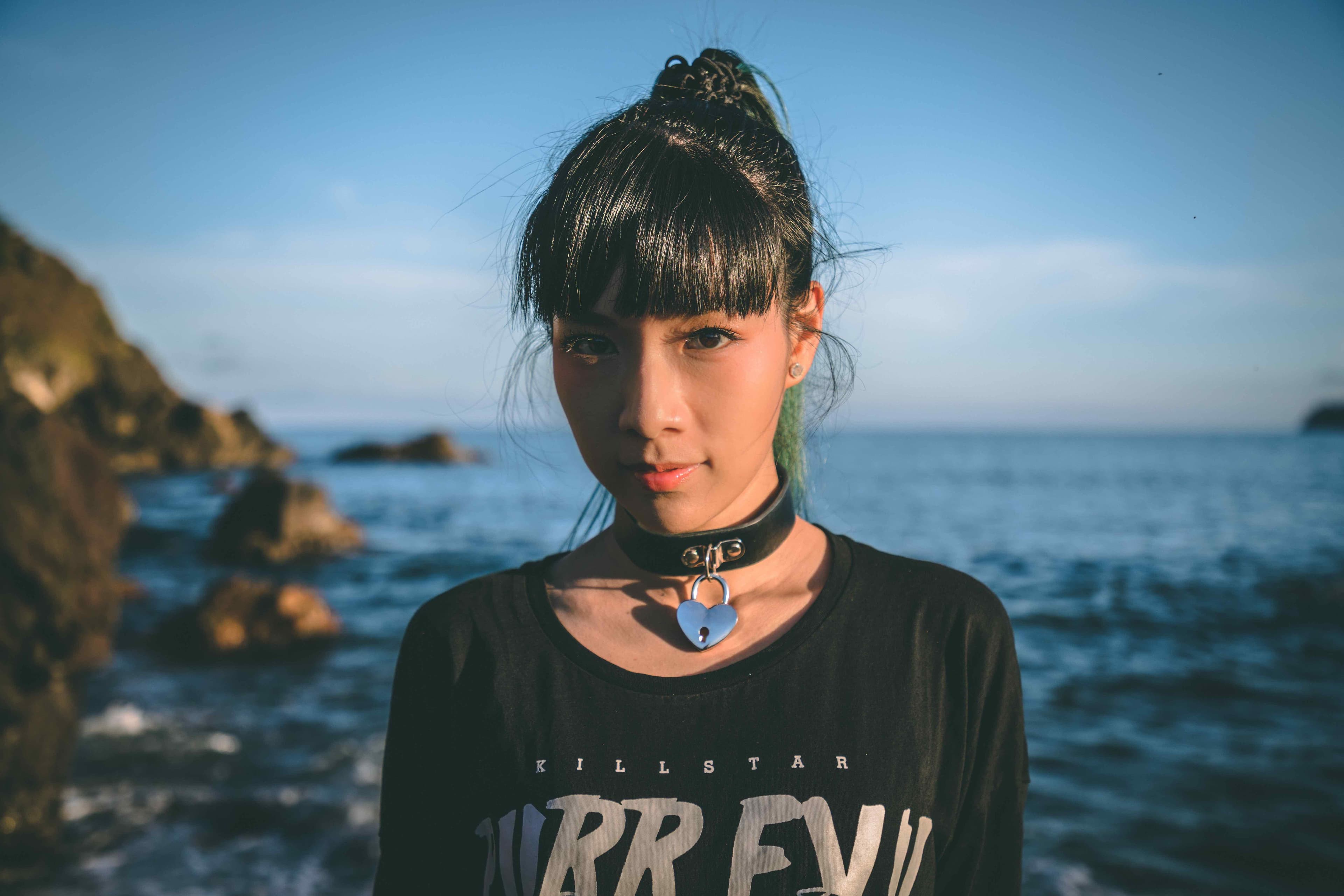 原子邦妮改變作風,推出電子新歌〈不想就這樣結束〉。