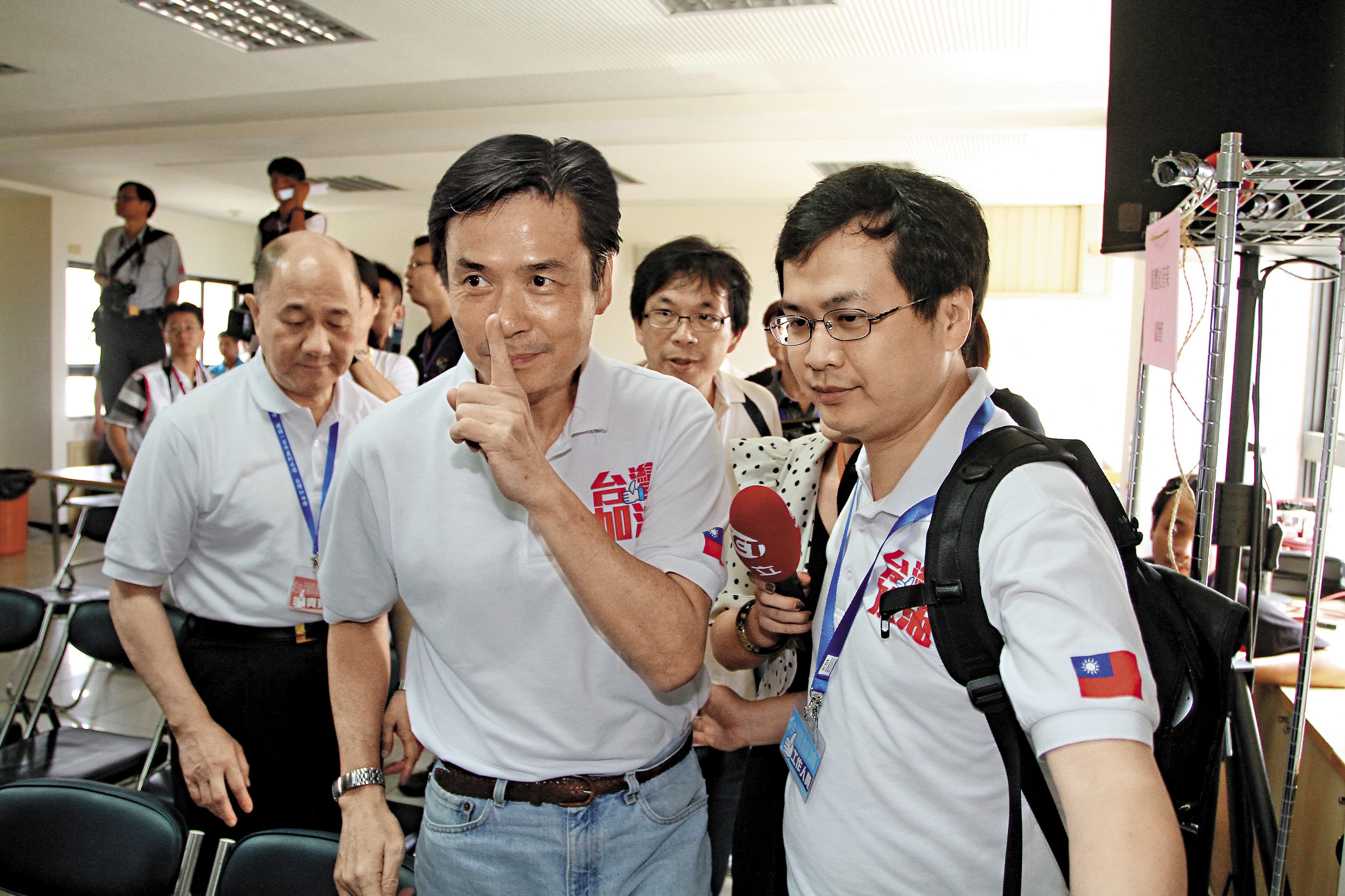 時任國民黨祕書長金溥聰得知趙少康欠款後,召開協調會,趙少康才付清1億元訂金及利息。