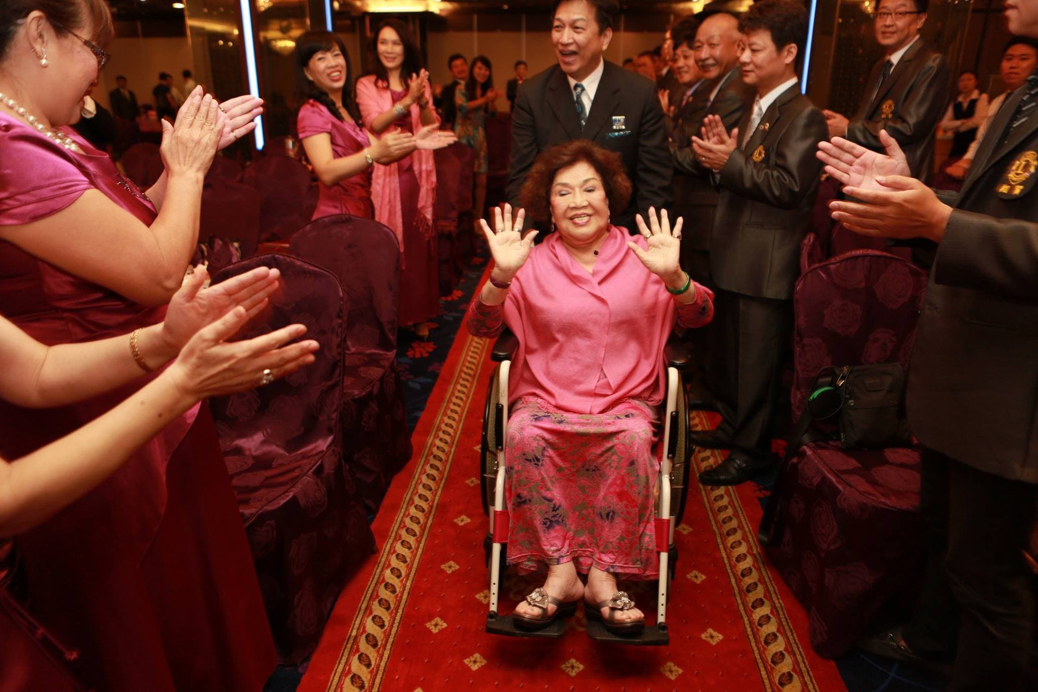 如今李朝永卻和周遊搶廁所,難怪阿姑覺得他變了。