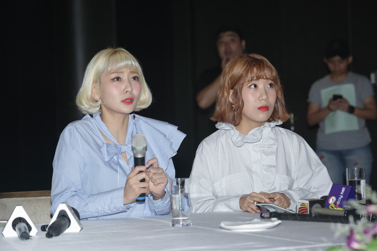 聯訪時外面傾盆大雨,雷聲連連,讓臉紅的思春期2位小女生不時面露驚訝。