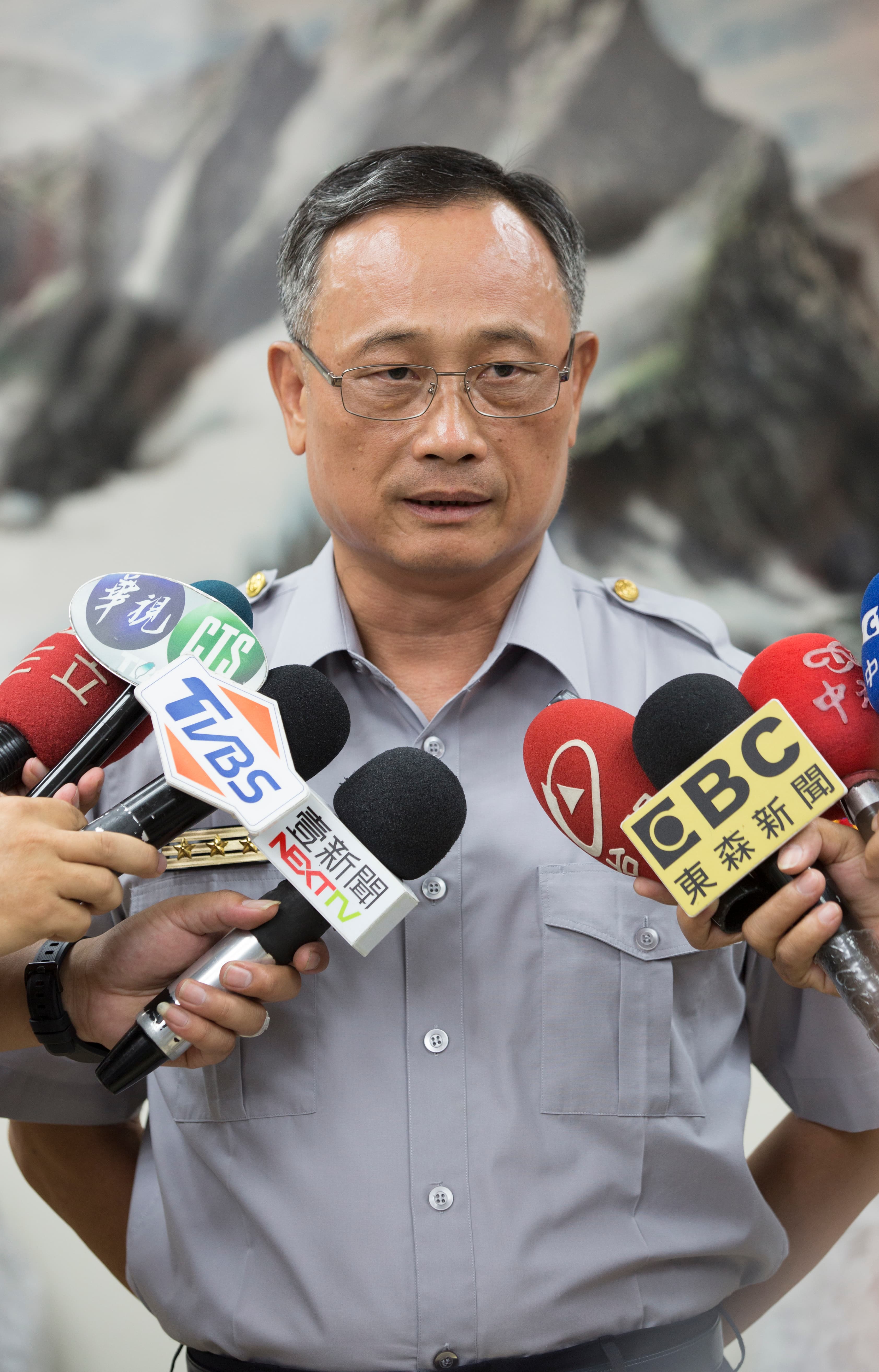 陳家欽面對媒體詢問，表情嚴肅坦言新職對他來說壓力很大。