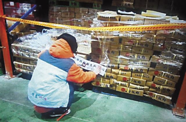 台中市衛生局在稽查時聲稱過期肉品沒有流入市面,桃園、嘉義、台南、南投等地卻接連發現殭屍肉,狠狠打臉官方保證。(台中市衛生局提供)