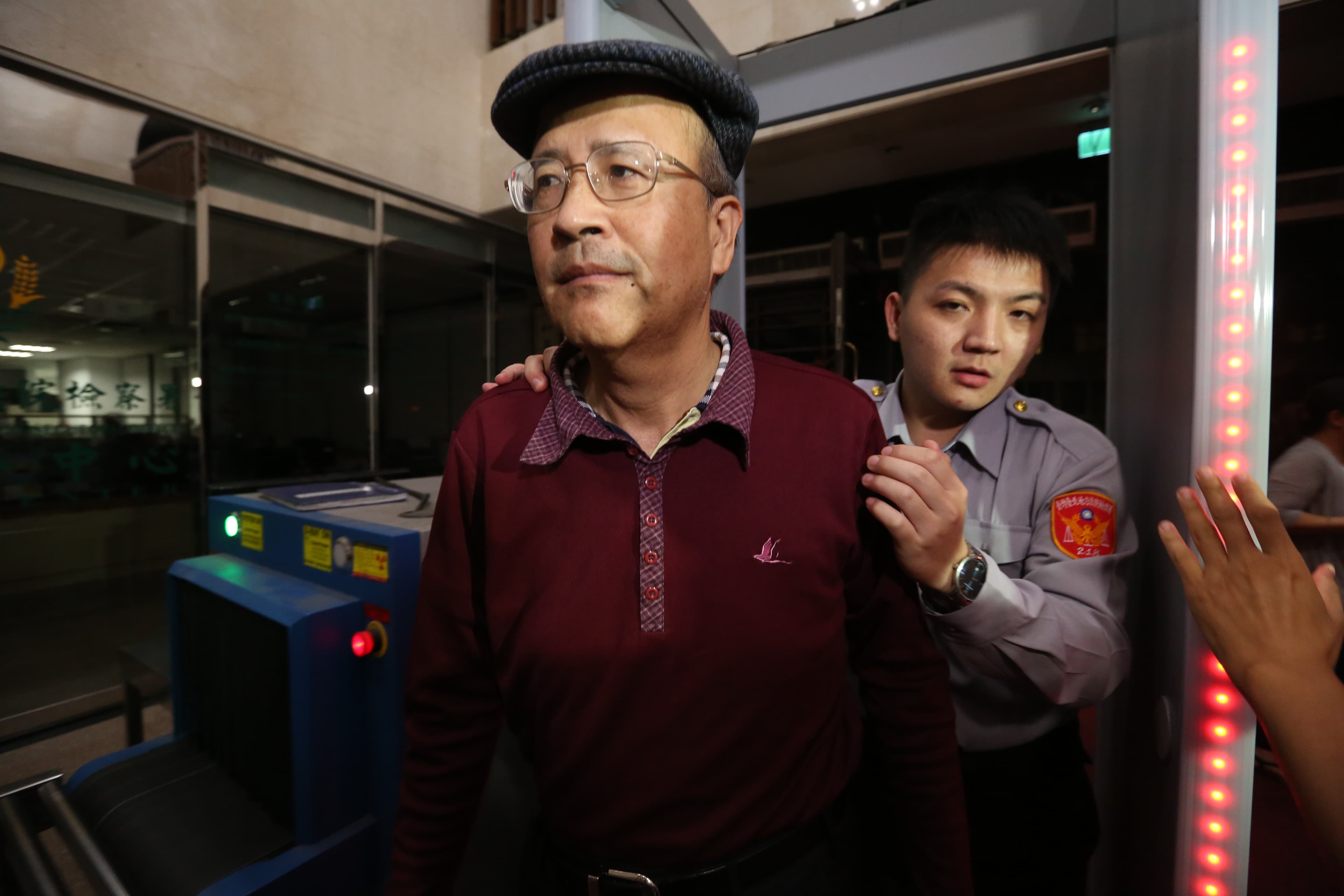 前中投總經理汪海清未對案情表意見即上樓步入偵查庭。