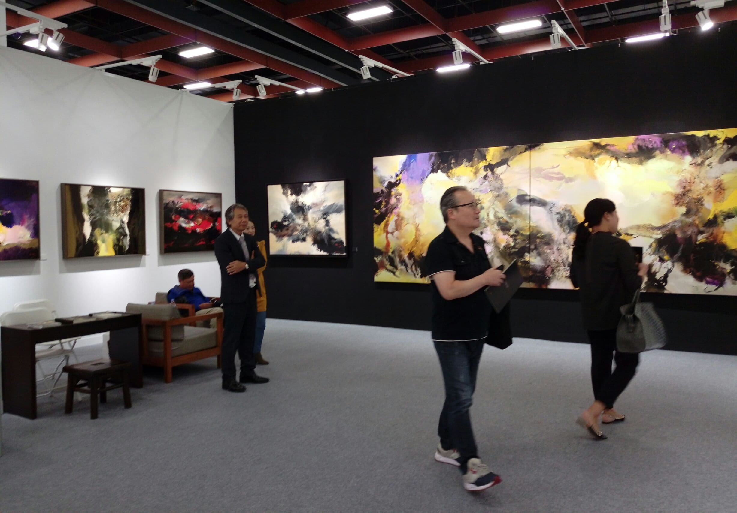 蔡文雄的巨幅創作,現在正在台北國際藝術博覽會展出。
