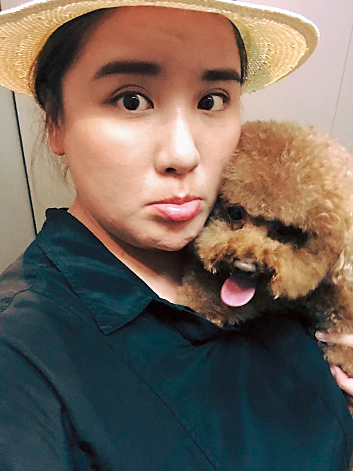 李進良花邊不斷,7月李公開復合小禎,卻又與田欣雙飛去泰國。