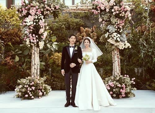 宋仲基31日樂娶宋慧喬,婚禮不公開但被中國狗仔潛入偷拍。(網路圖片)