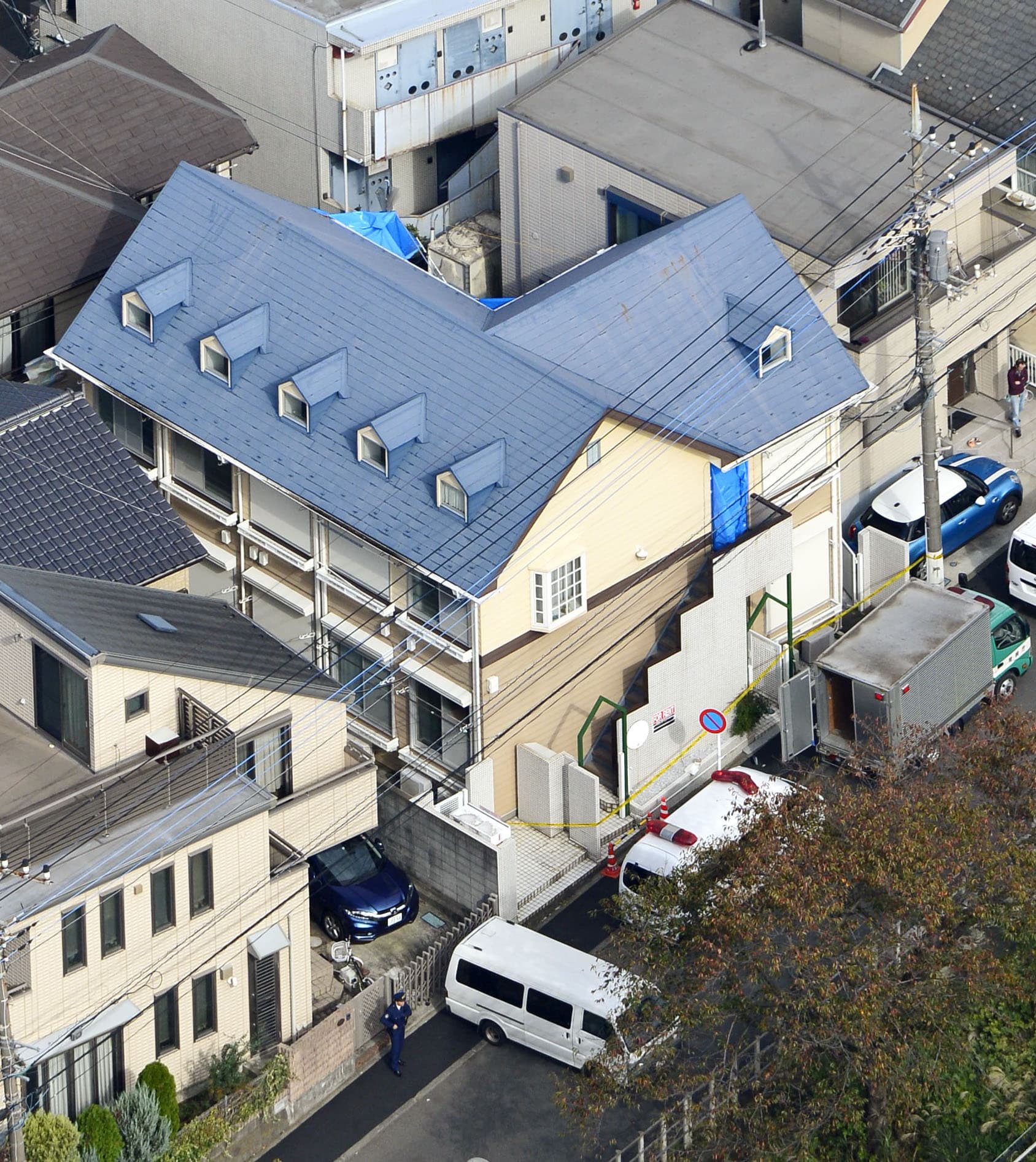 嫌犯位在神奈川縣座間市的住所,據鄰居指出,嫌犯入住後不久,房間就常傳來「如臭水溝的異味」。(東方IC)