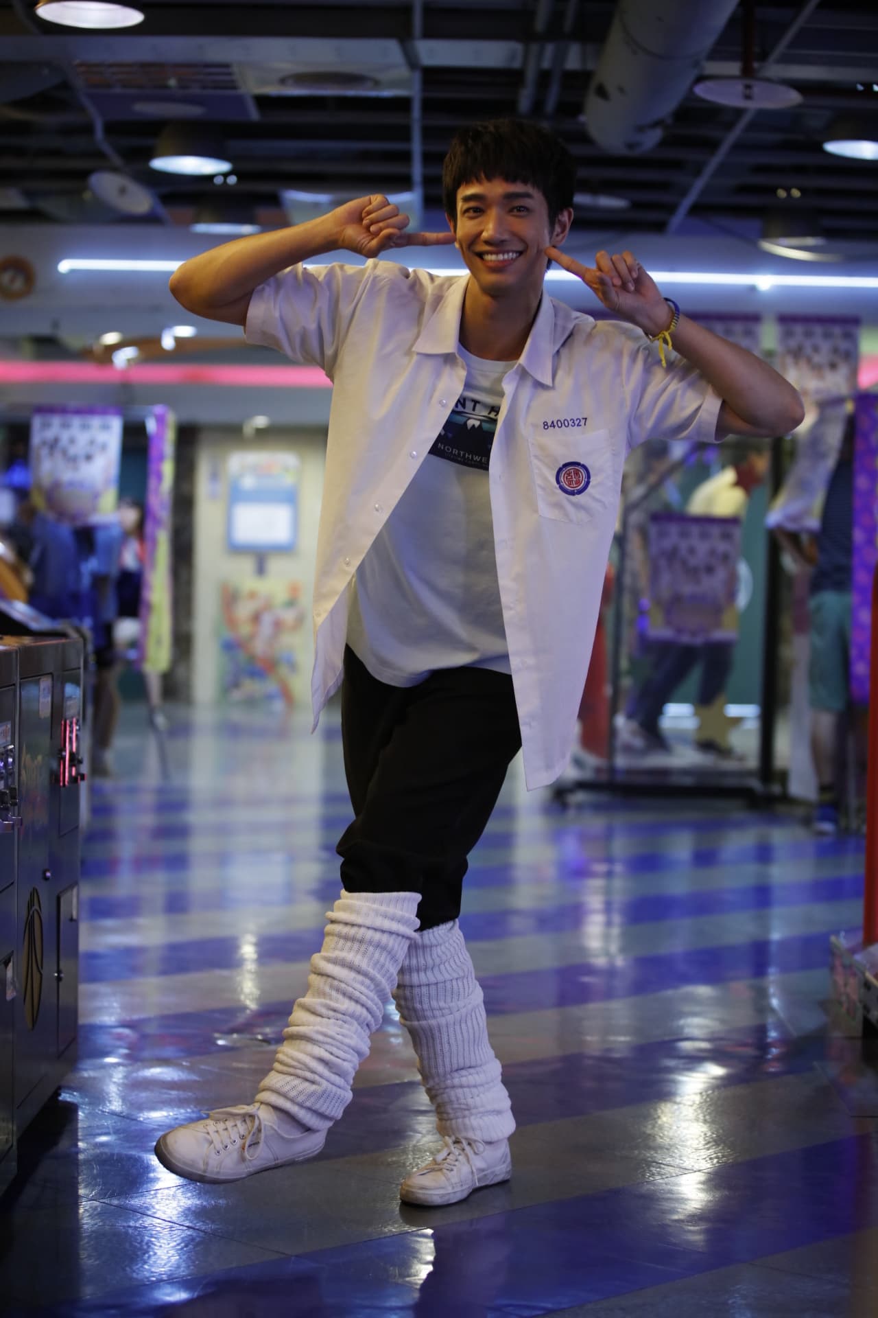 劉以豪說：「沒穿過這種泡泡襪，還滿好玩的，都想穿著去玩跳舞機了！」（星泰娛樂提供）
