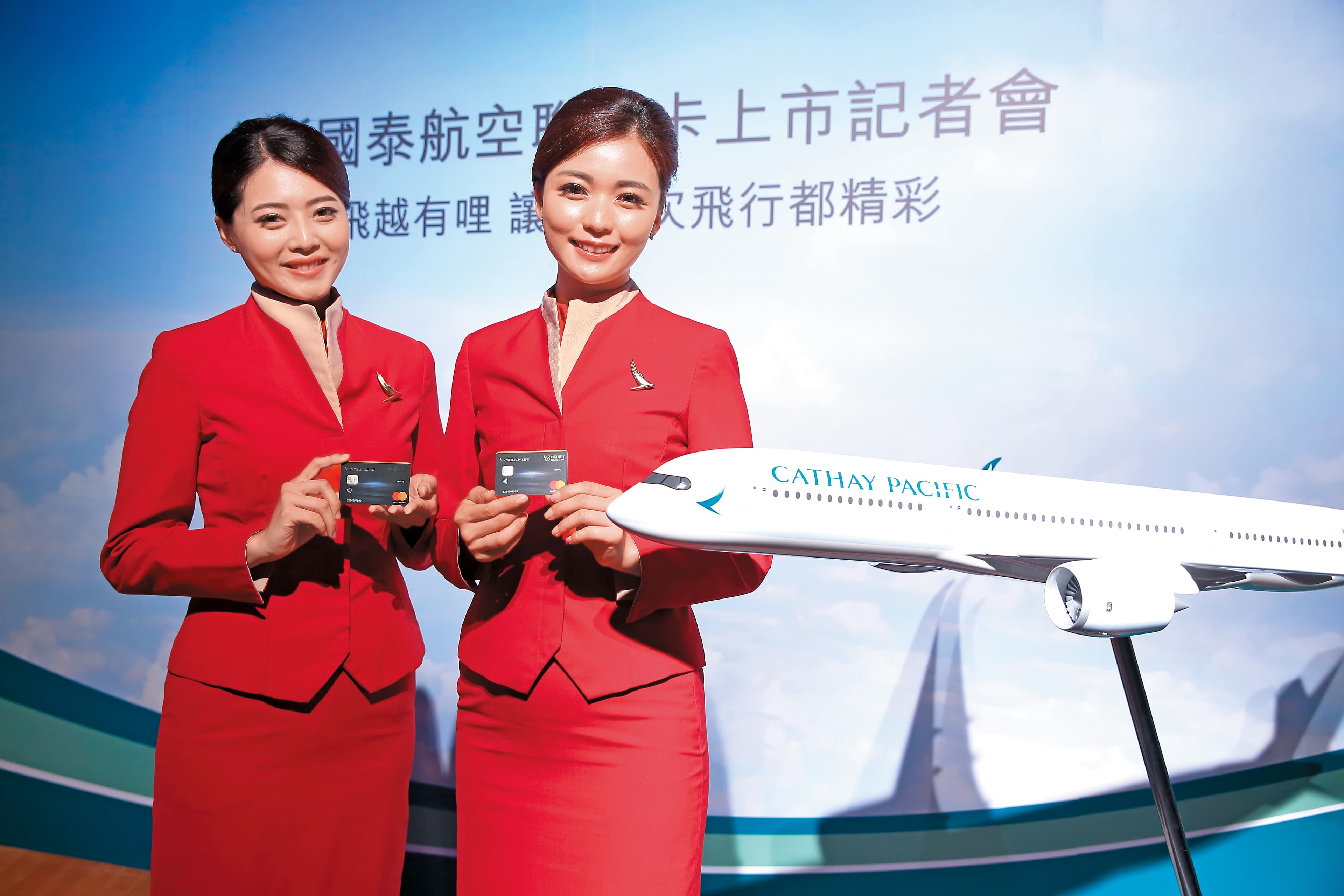 台新國泰航空聯名卡一上市,就吸引了許多「哩程粉」的關注。