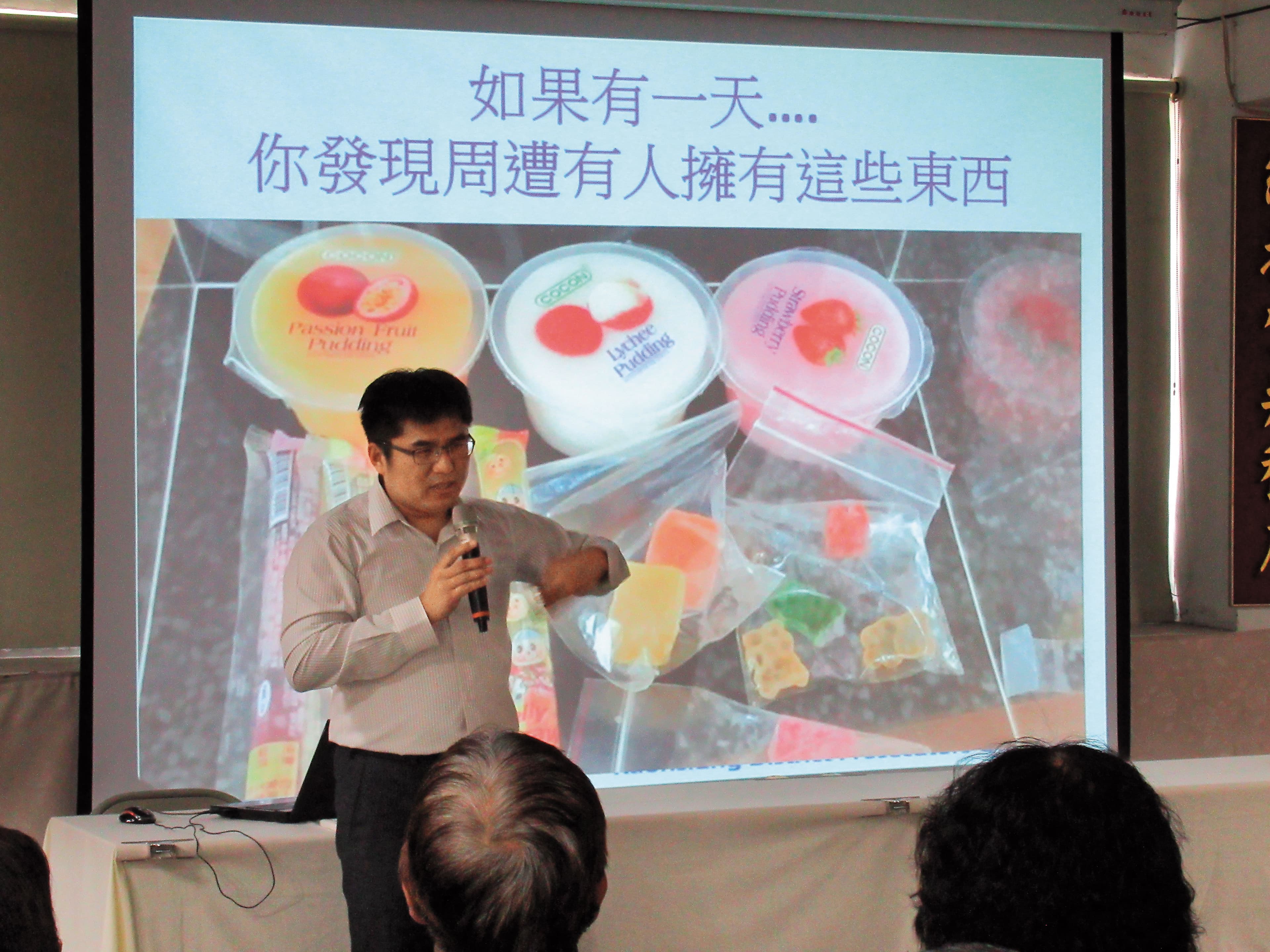 高雄地檢署檢察官定期到各單位做案例及毒品宣導,希望透過溝通達到反毒成效。(雄檢提供)