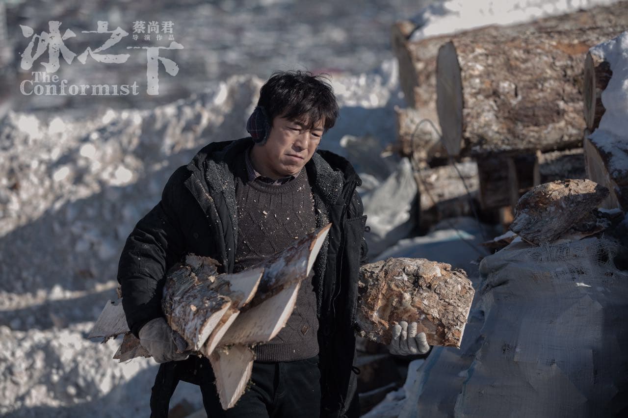 黃渤擅長演出小人物的掙扎,《冰之下》血淋淋地描寫了社會底層人在惡劣環境下討生活的卑微。(金馬執委會提供)