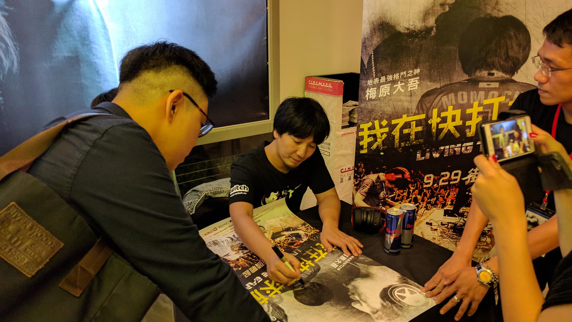 隨著電競受到重視,梅原大吾出席各種場合時,也愈來愈受到歡迎。(周文凱攝)