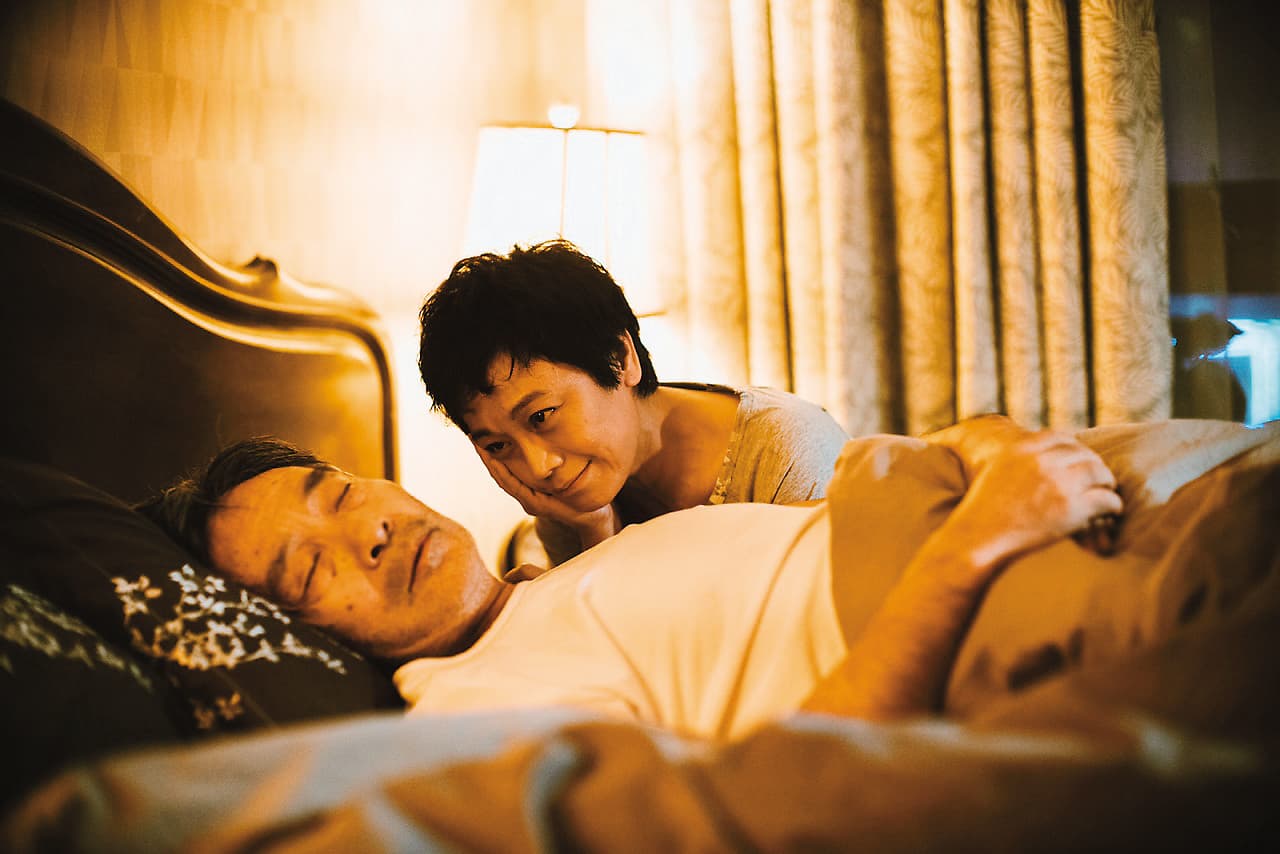  張艾嘉執導的《相愛相親》裡，她與劇中老公田壯壯因為生活磨淡了情，但到最後，又能再把情說出口。（甲上提供）