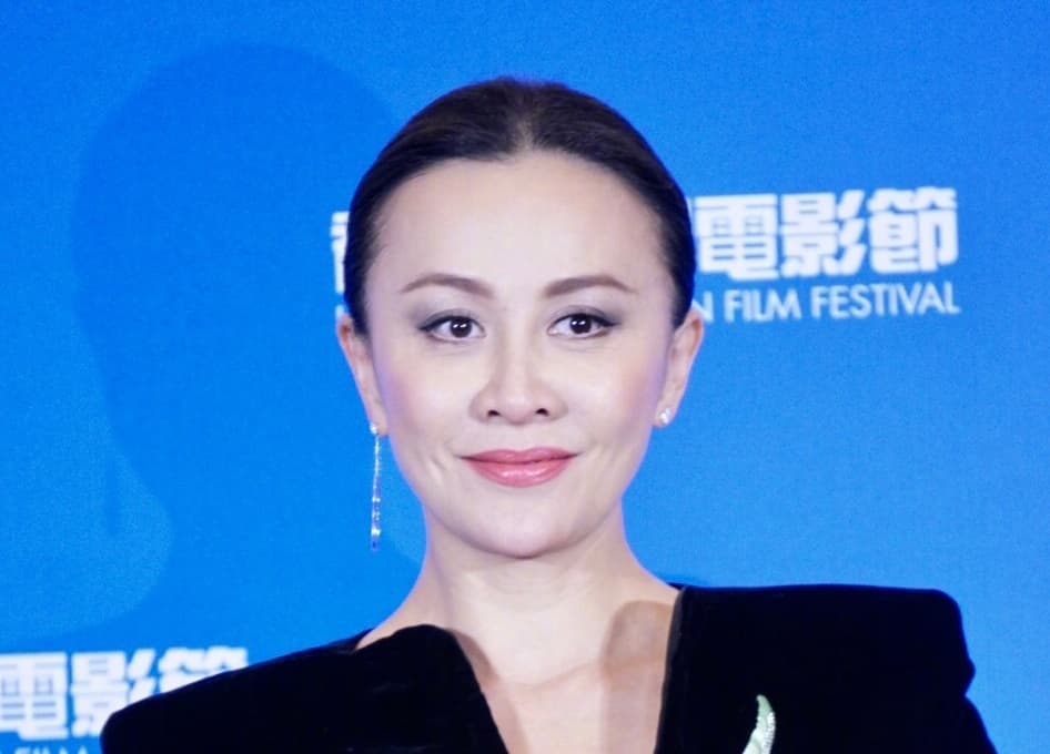 劉嘉玲投資副業從房地產及餐飲起家,如今更開創自己的紅酒及手錶品牌,估計財產超過30億新台幣。(翻攝自劉嘉玲微博)