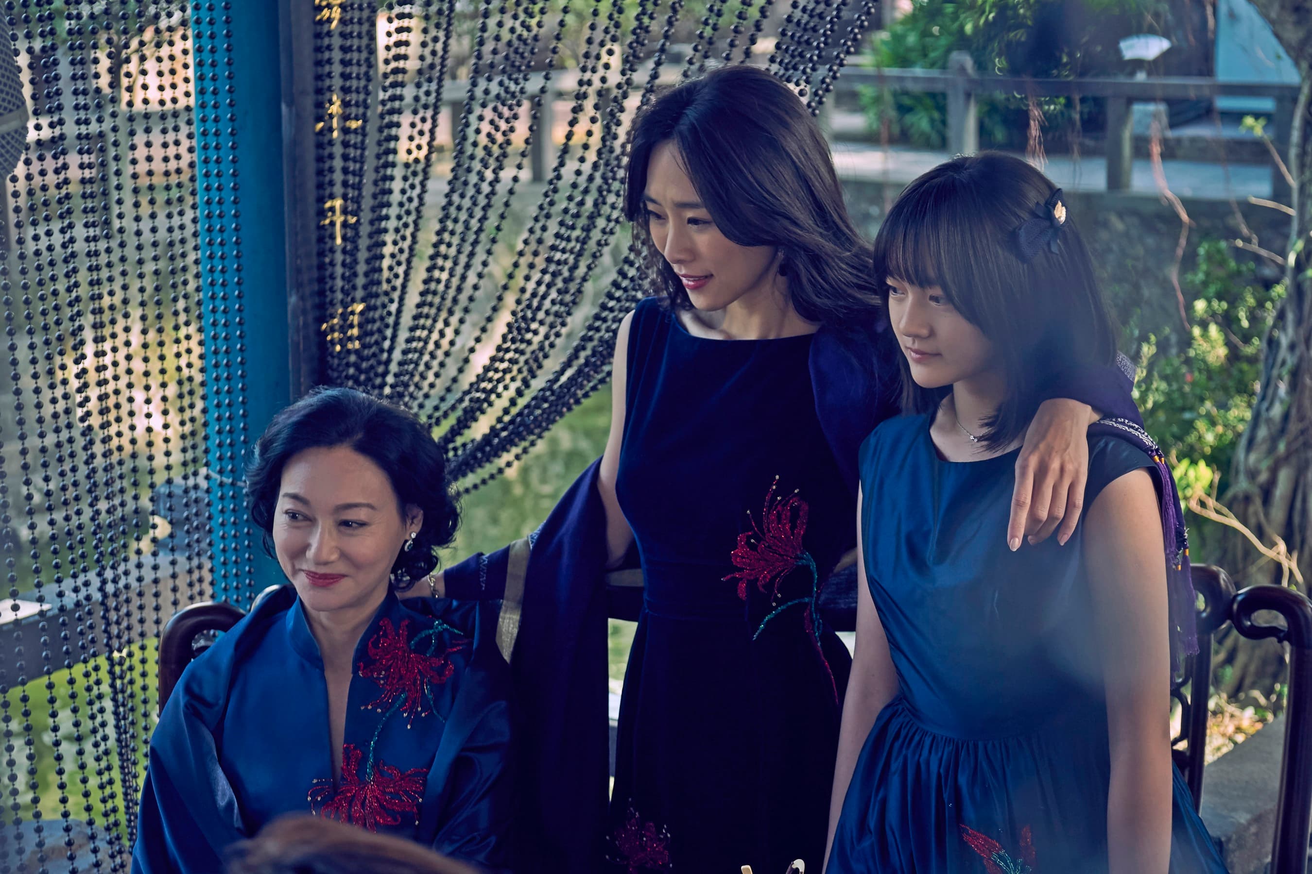 《血觀音》中，惠英紅（左起）、吳可熙、文淇分別飾演棠夫人、棠寧、棠真。（双喜提供）