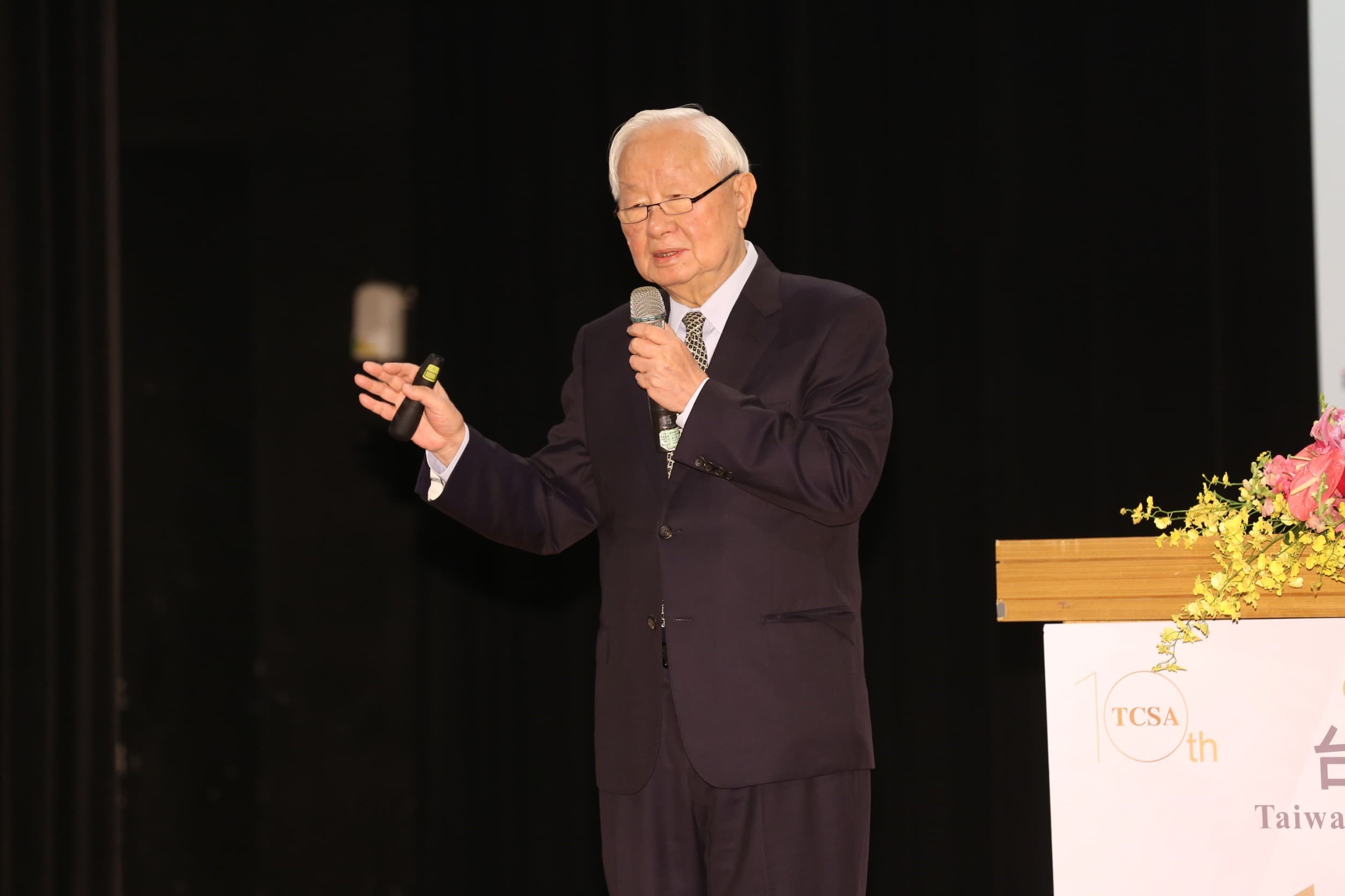 張忠謀今獲頒台灣企業永續講終身成就獎,他在演講中表示,工作與生活平衡很重要。
