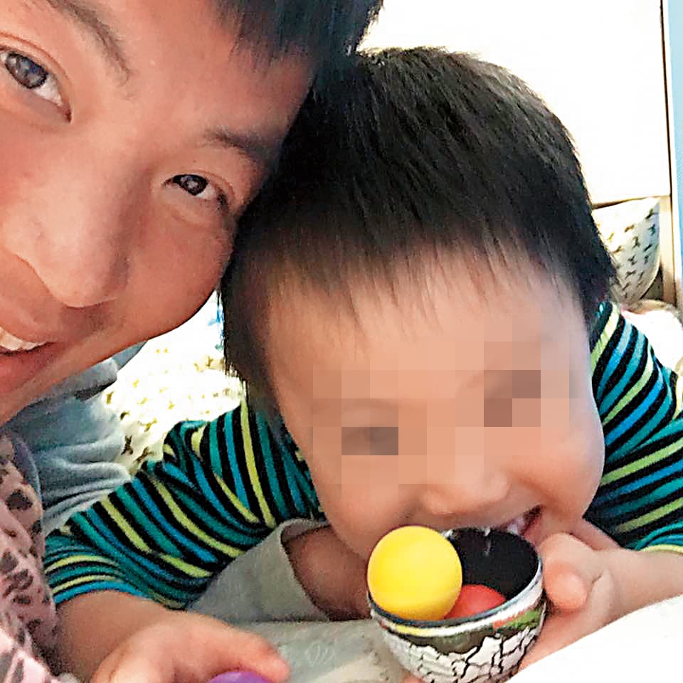 林泓育形象優良,是球迷眼中的好爸爸,常自po跟兒子的合照。
