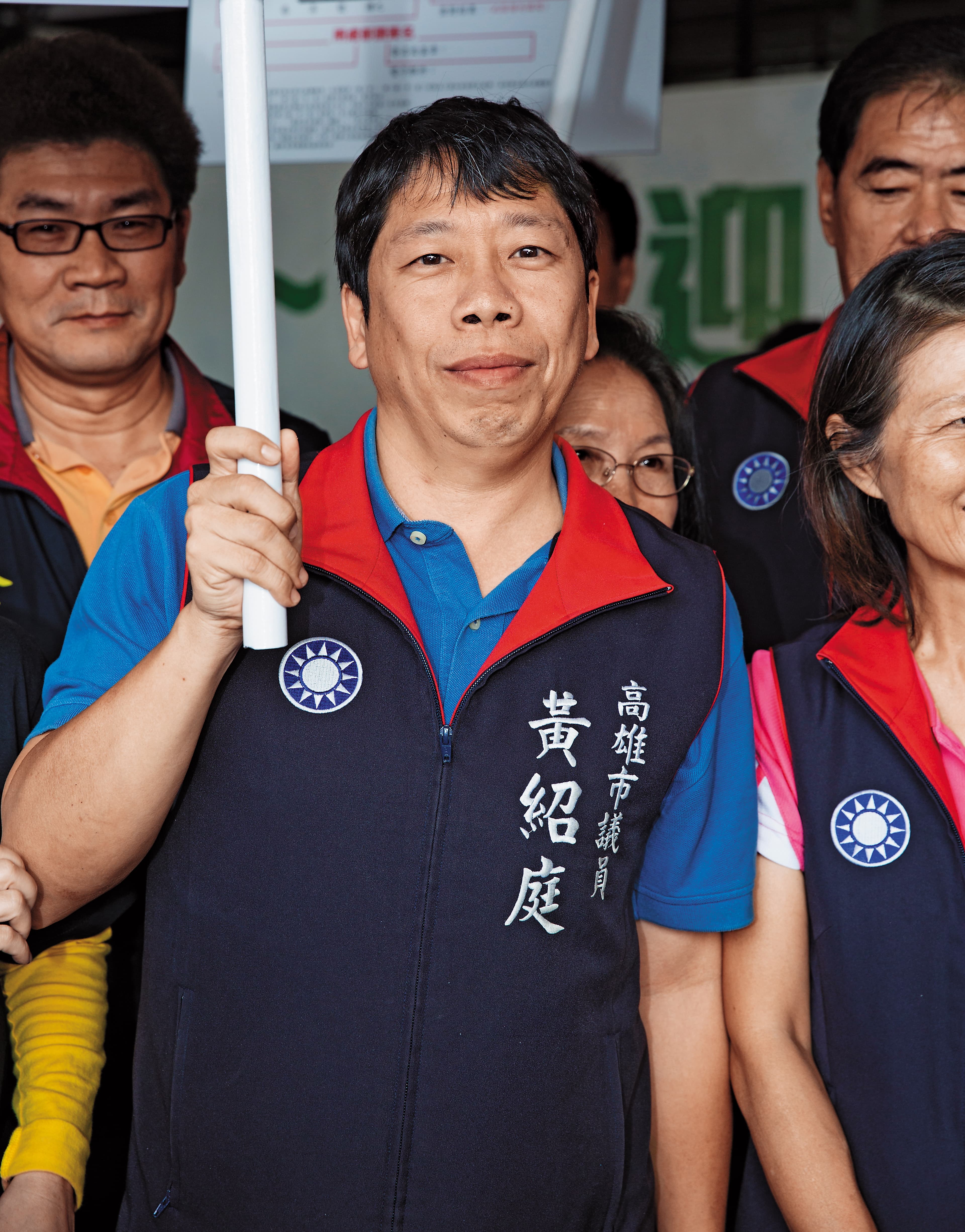 高雄市議員黃紹庭(圖)提到唐榮公司行文海洋局,表明願意配合興達港52公頃園區,但仍敗給慶富,無法如願取得開發權。