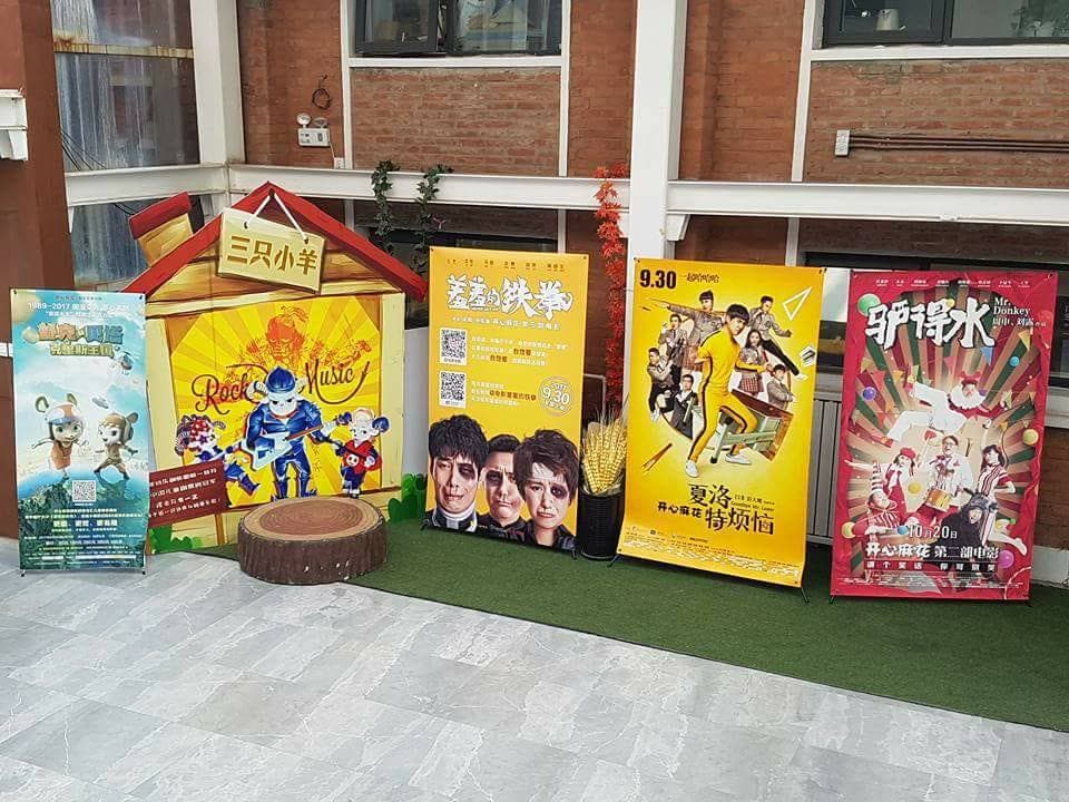 從舞台劇、音樂劇、兒童劇起家的開心麻花，因為舞台劇IP改編成電影大賣而受到關注。