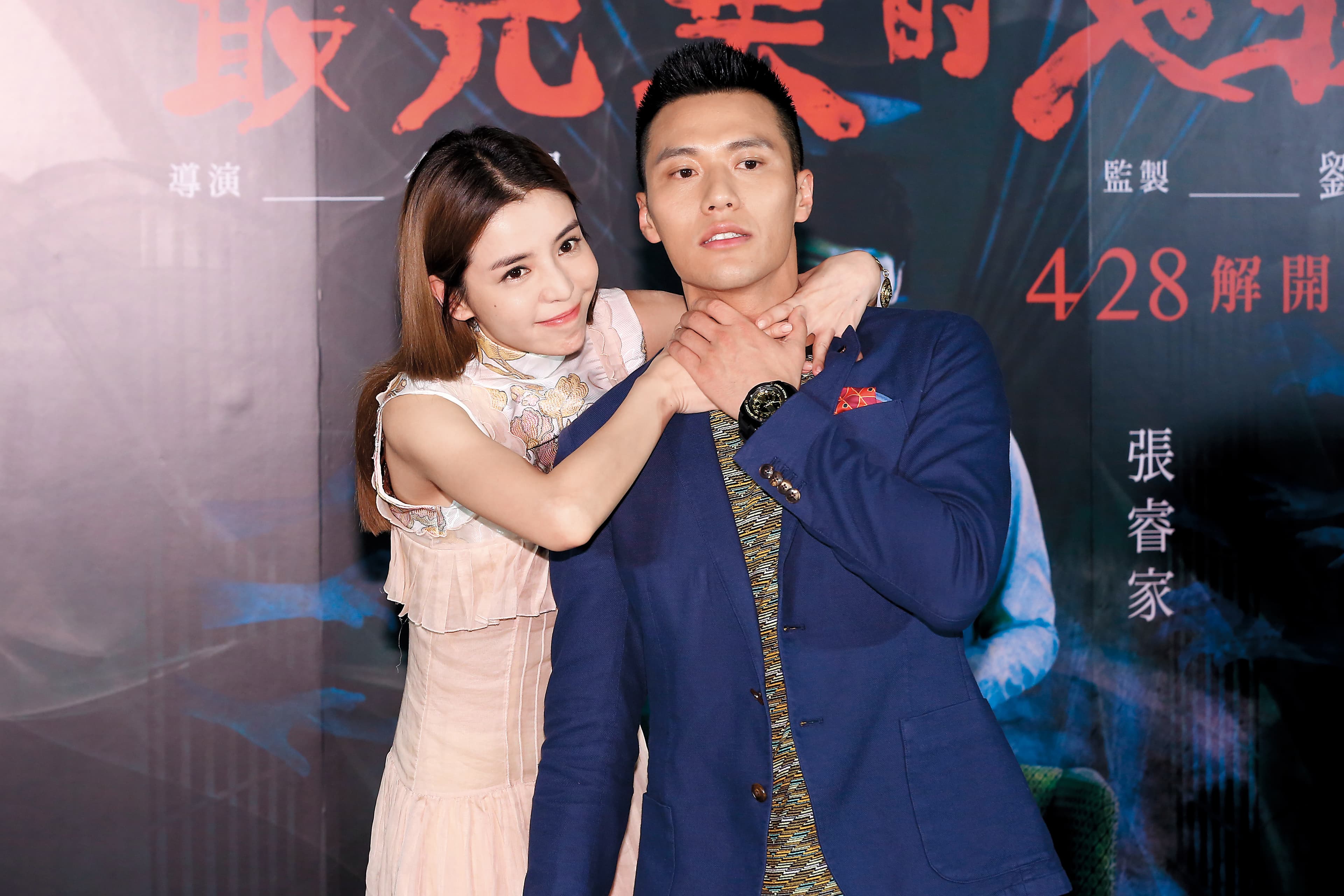 李毓芬(左)跟張睿家(右)主演的《最完美的女孩》票房差強人意,導致她的電影處女作沒啥聲勢。