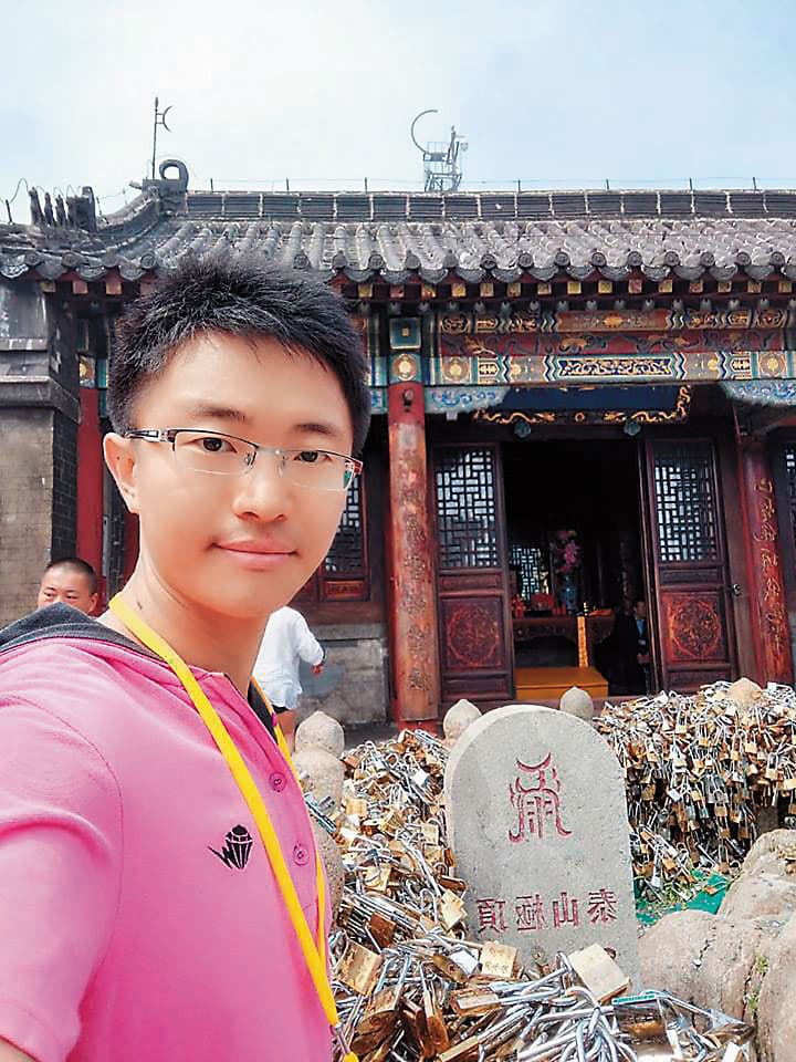 新黨另一名黨務要角、新思維中心主任侯漢廷,同樣遭到搜索查辦。(翻攝侯漢廷臉書)