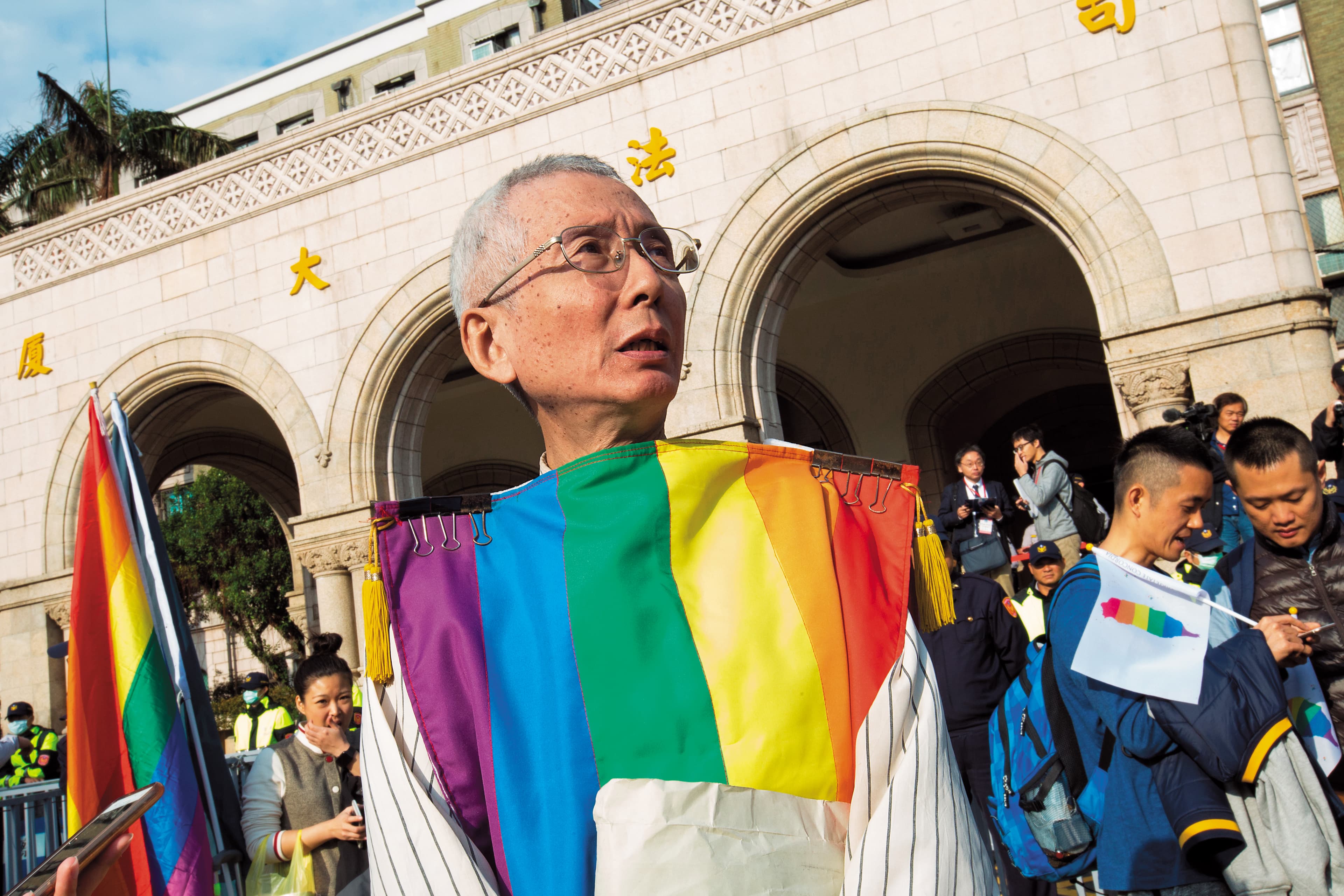 今年3月，祁家威（前）為同婚釋憲案到司法院憲法法庭進行言詞辯論，「同性戀是對的，對的人要做對的事，為什麼不可以？如果同性戀與結婚兩者都是對的，可以讓對的人做對的事，有什麼問題？」他說，他為了這一天已等了31年6個月24天。