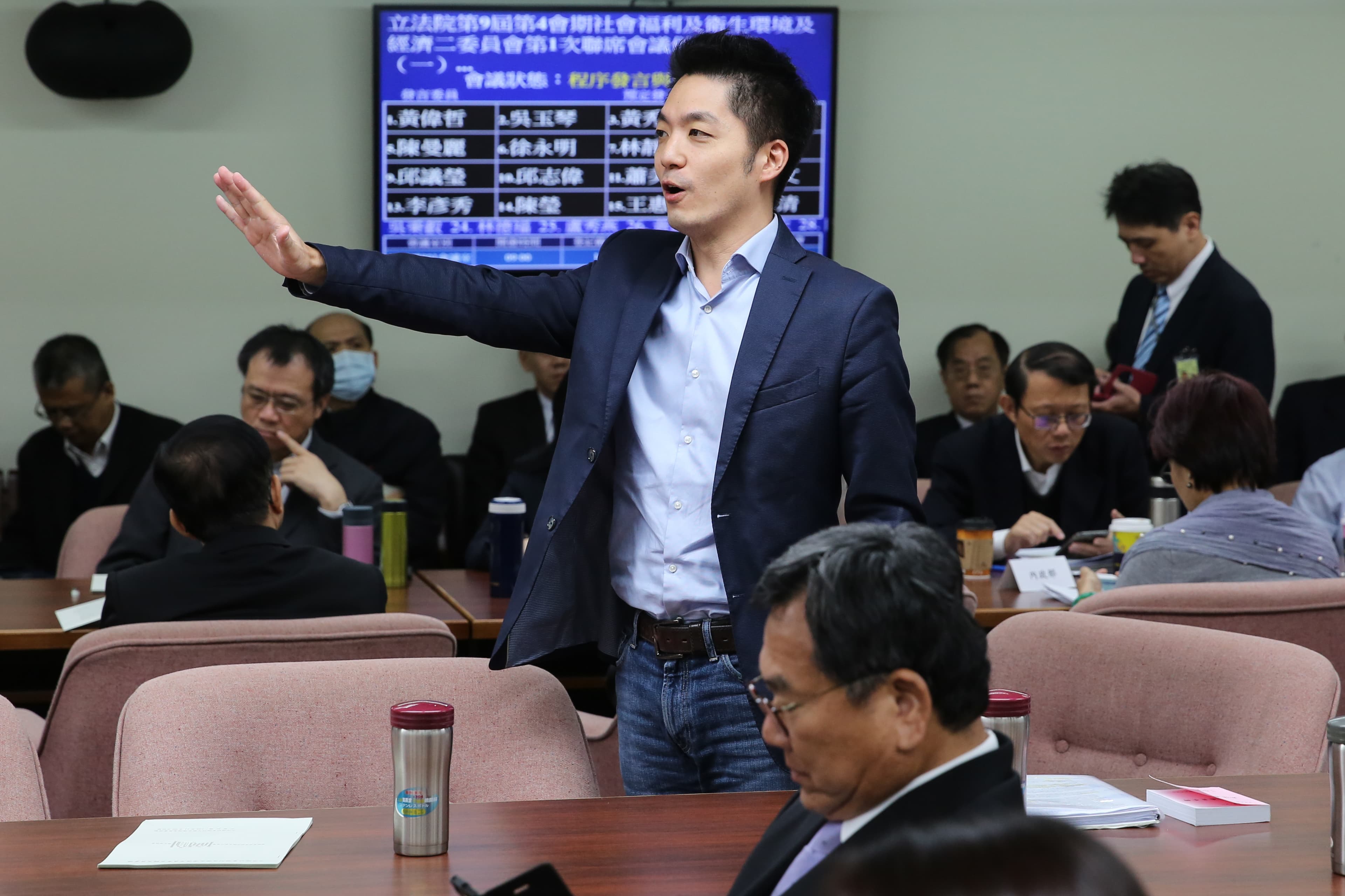 北市立委蔣萬安民調緊咬前立委丁守中
