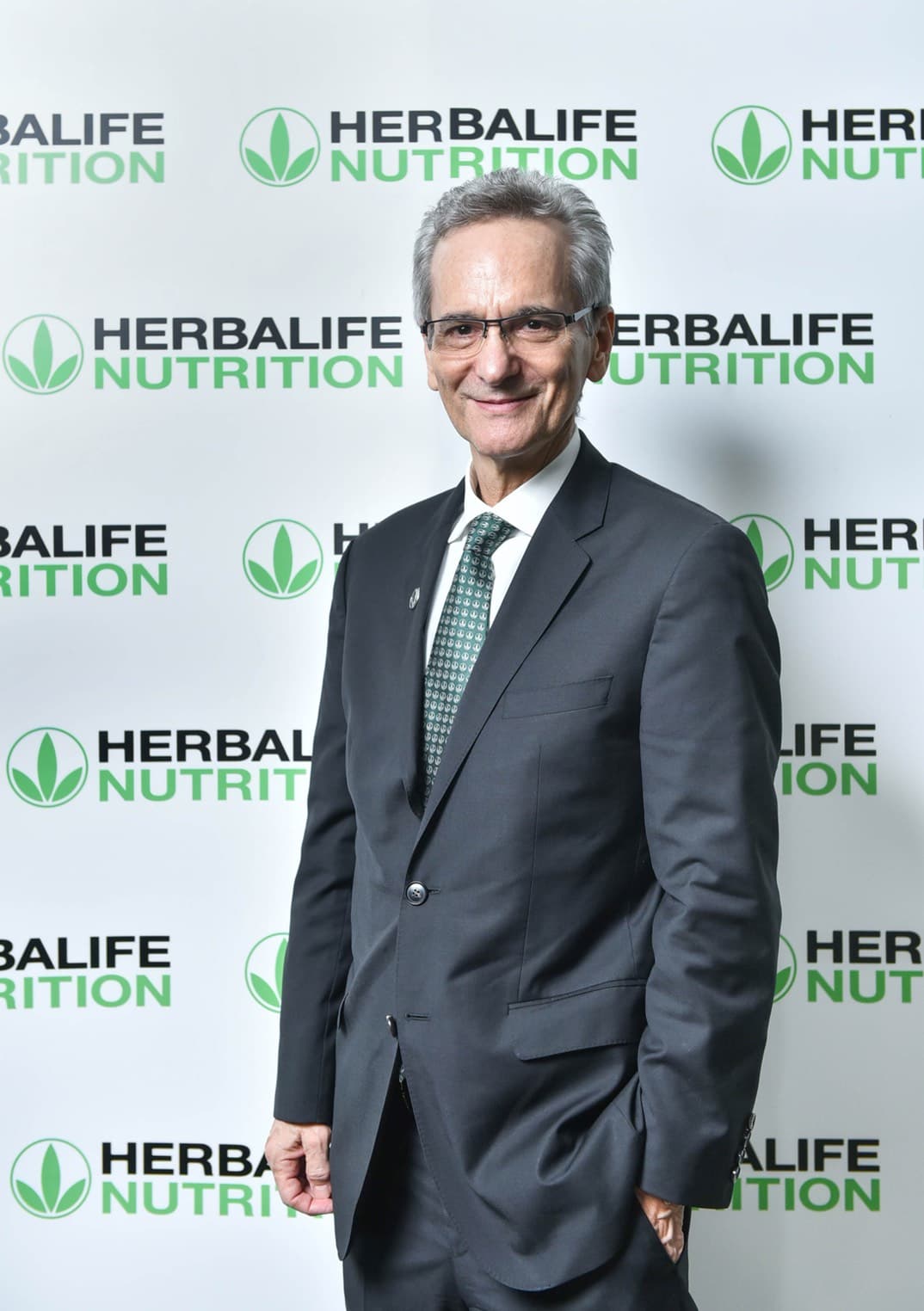 國際權威腦部健康及老化保健專家施默爾醫師提醒,人體老化的進展有三成基因決定、高達七成來自後天影響,人人都應及早採取行動為健康老化做好準備。