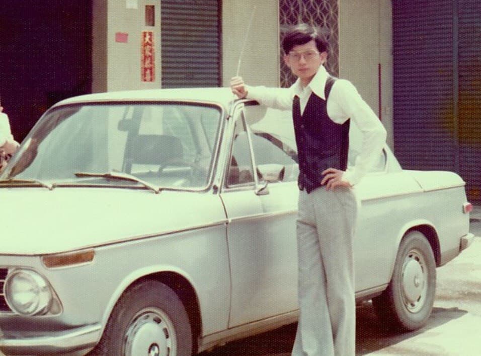 出身五股望族的陳宏棟，年紀輕輕便駕駛BMW2002跑車。
