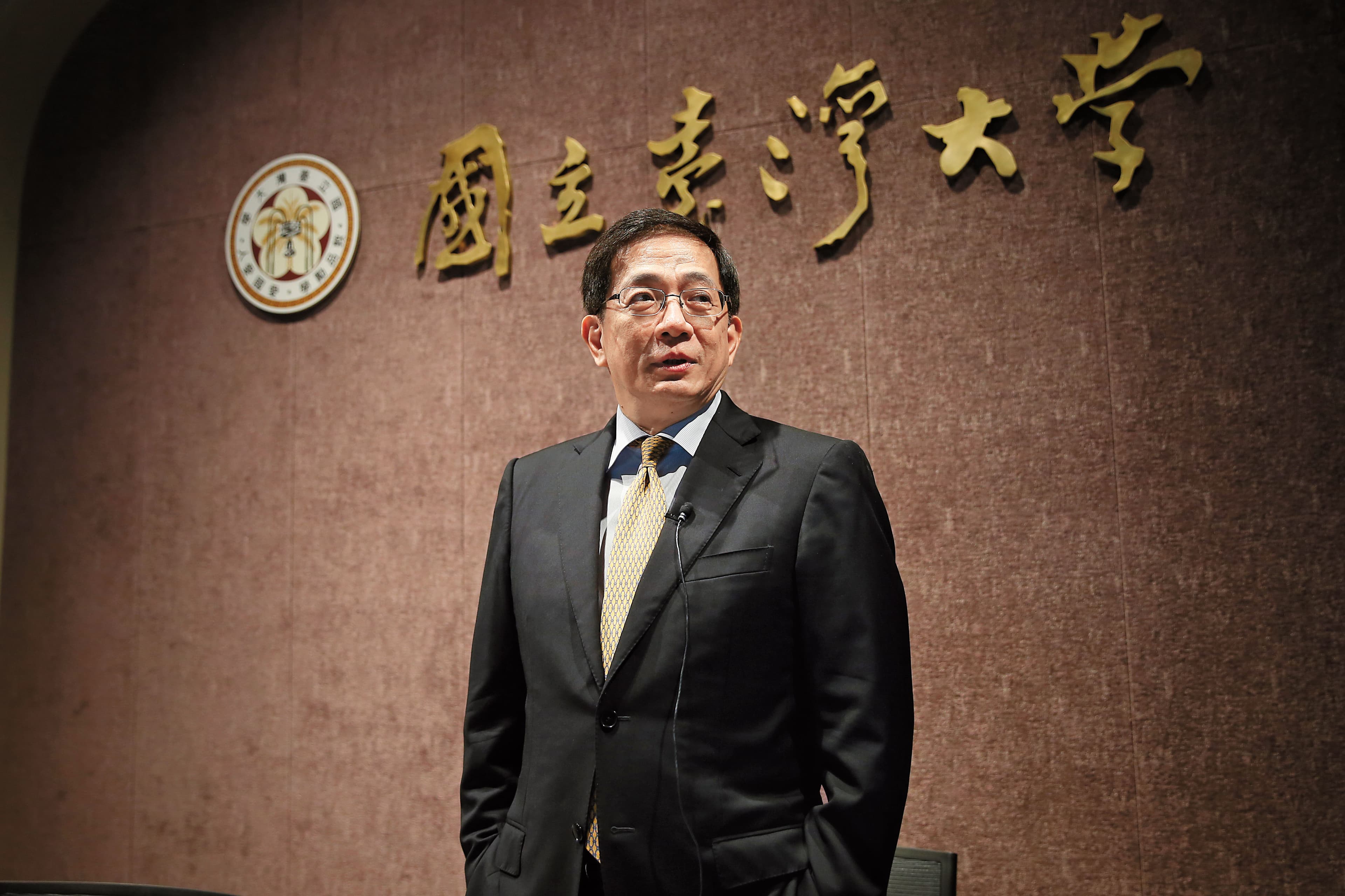 前國發會主委管中閔參加校長遴選,高知名度一直被外界看好,但藍營色彩濃恐成一大變數。