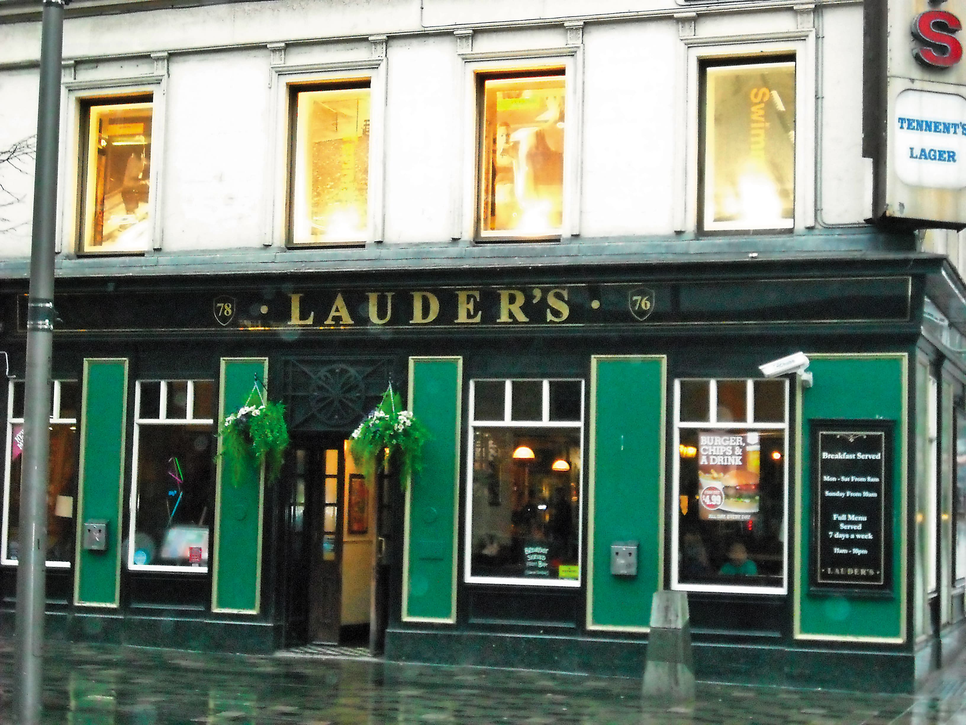 位於蘇格蘭格拉斯哥市的勞德酒吧(Lauder's Bar),現在已是知名地標。