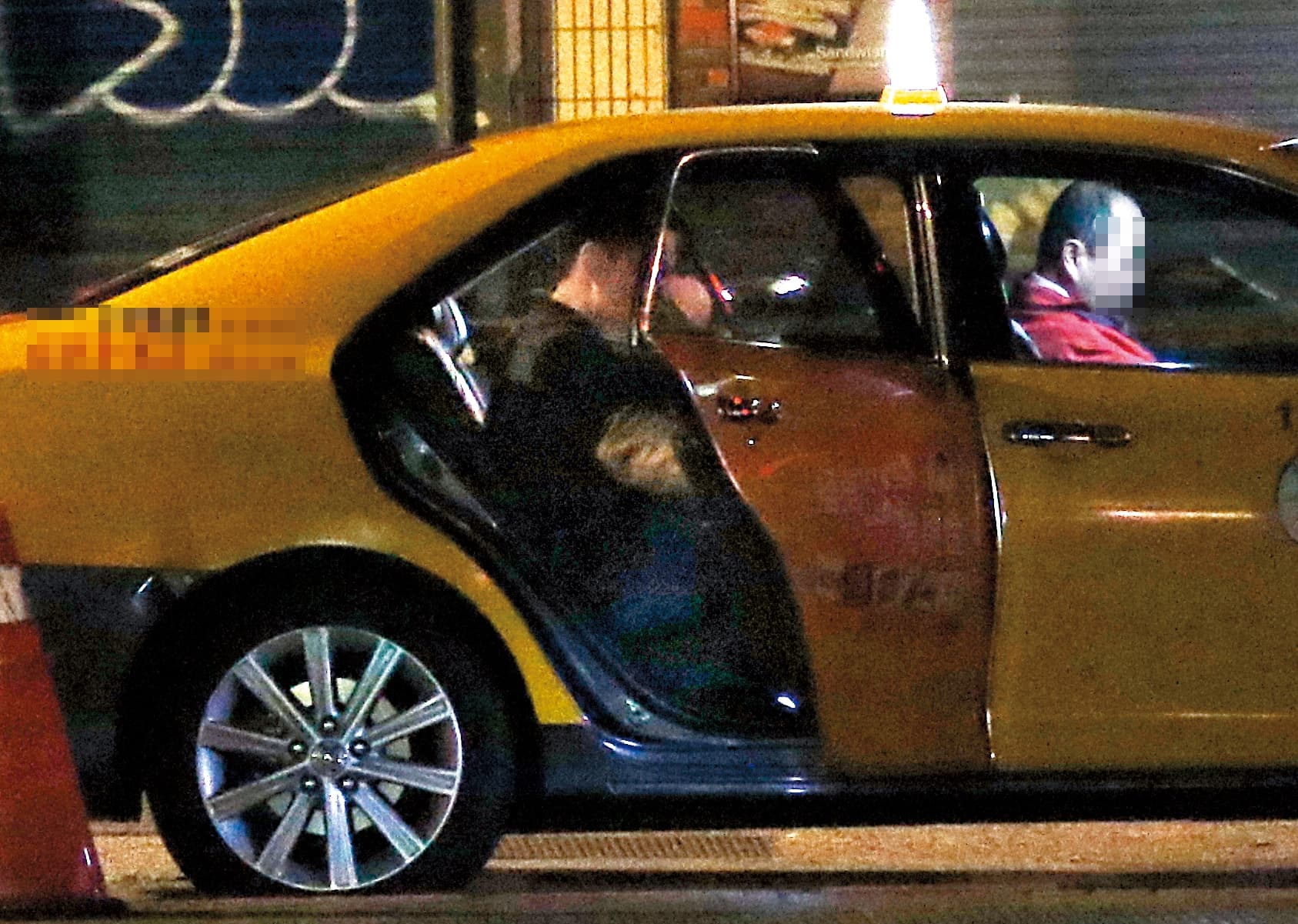 原本張承中要上吳亞馨那輛車,但臨陣轉搭計程車,行徑相當詭異。