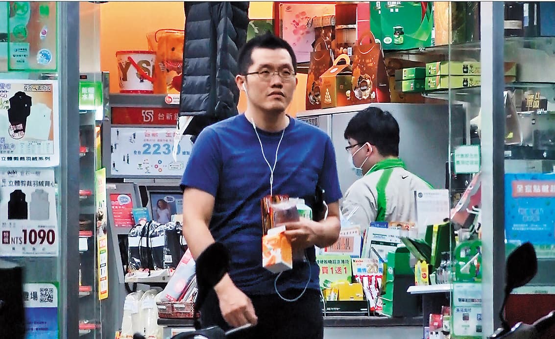 管樂團打擊樂老師陳豪恩,遭葉光章指控與老婆施宣榕有曖昧。