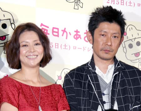 小泉今日子跟永瀨正敏離婚之後,依然同台,兩人各自沒有再婚。(翻攝ORICON網站)