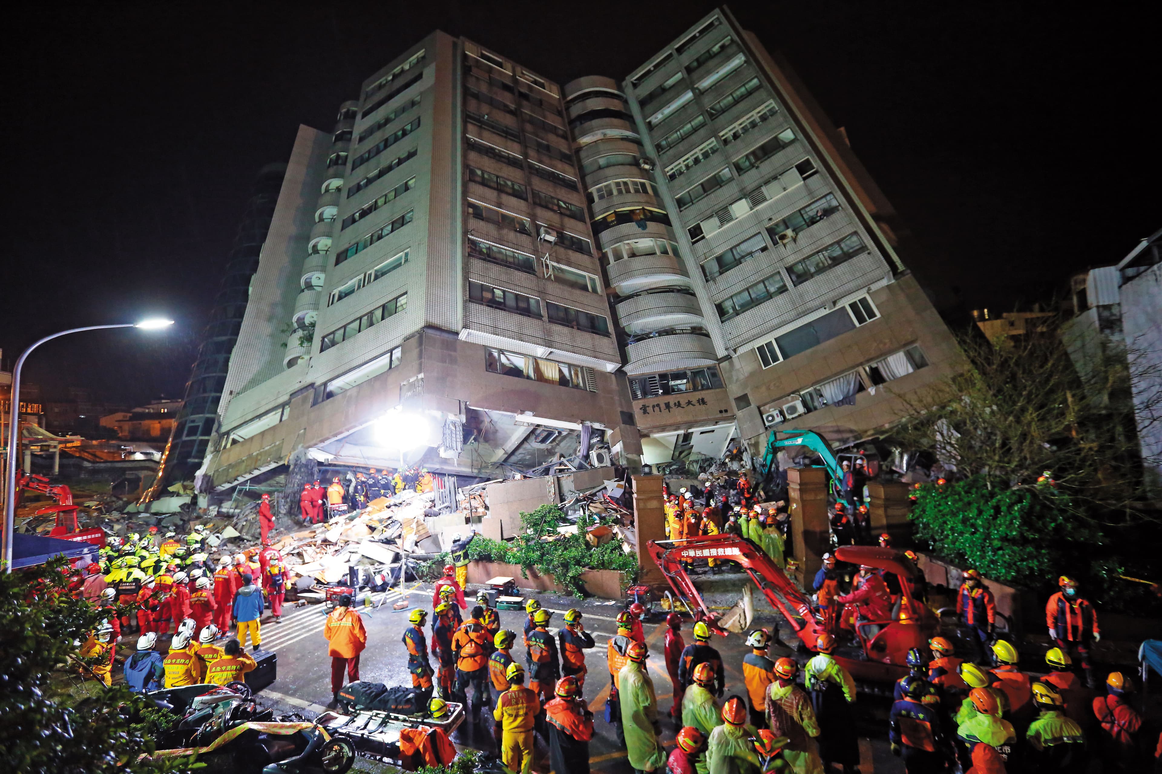 花蓮震災導致雲門翠堤大樓下陷倒塌,社區內住戶死傷慘重。