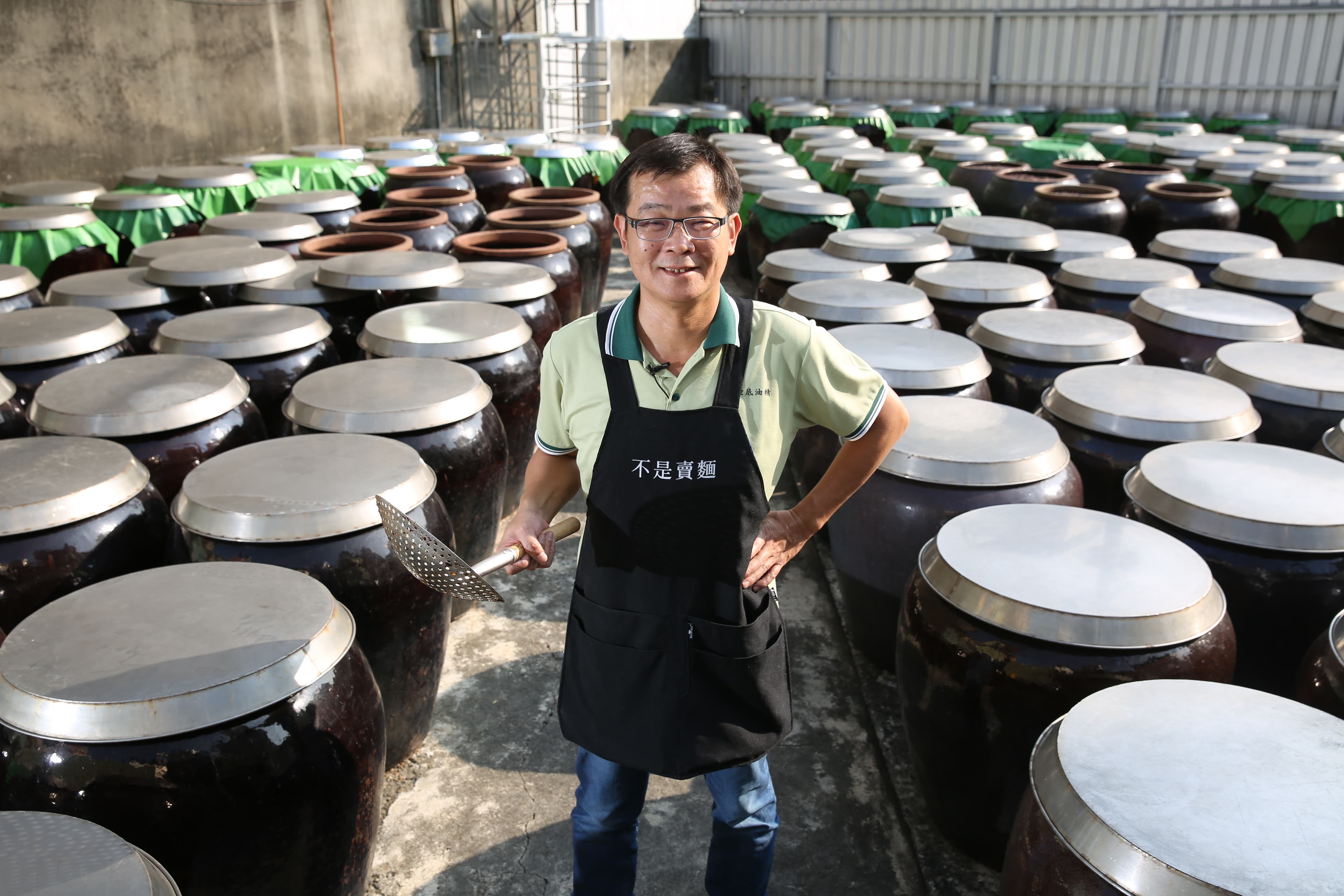 鄭惠民是民生食品廠創辦人鄭神江獨子，面對陸資廠的合資邀約，他不為所動。