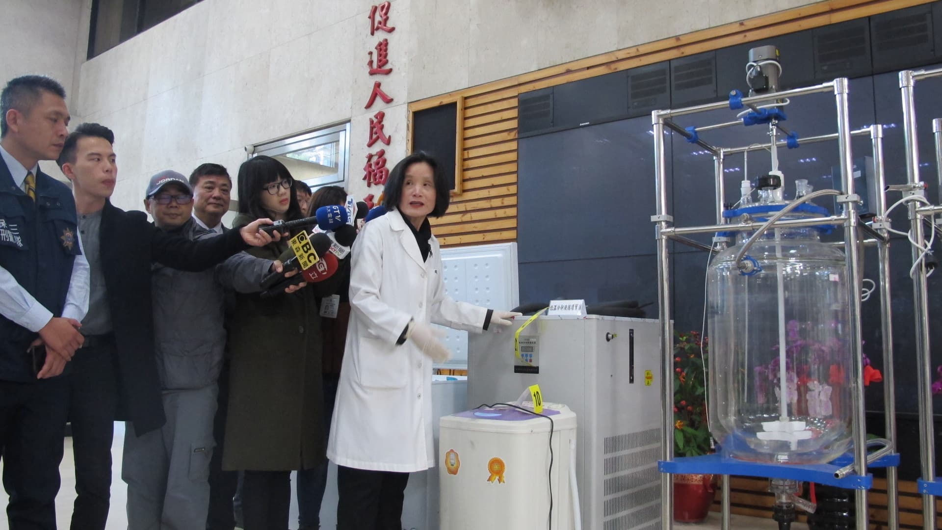 刑事局指出，嫌犯從國外進口器具，手法專業老練。