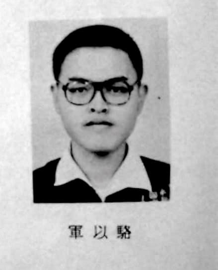 駱以軍就讀永和國中,入學時是全校智力測驗最高的,也被排在好班,但成績始終吊車尾,讓他很自卑。(駱以軍提供)