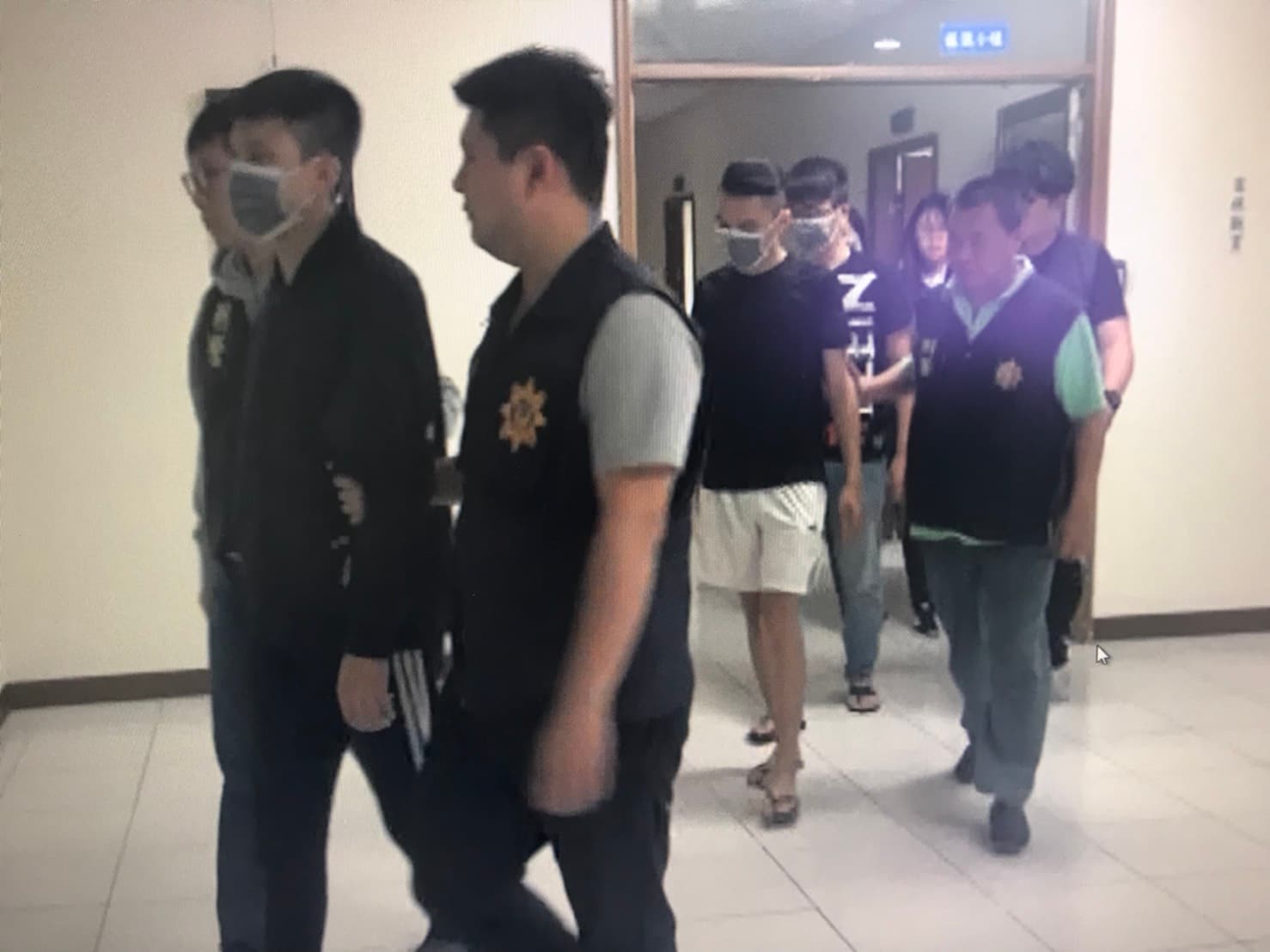 林男想要追討手機錢堵人，卻被對方開槍，還吃上官司。（警方提供）