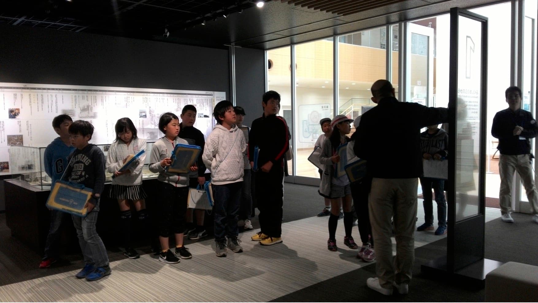 「福島縣環境創造中心」是「學宿」第一站。不僅高中生,小學生也踴躍參加。