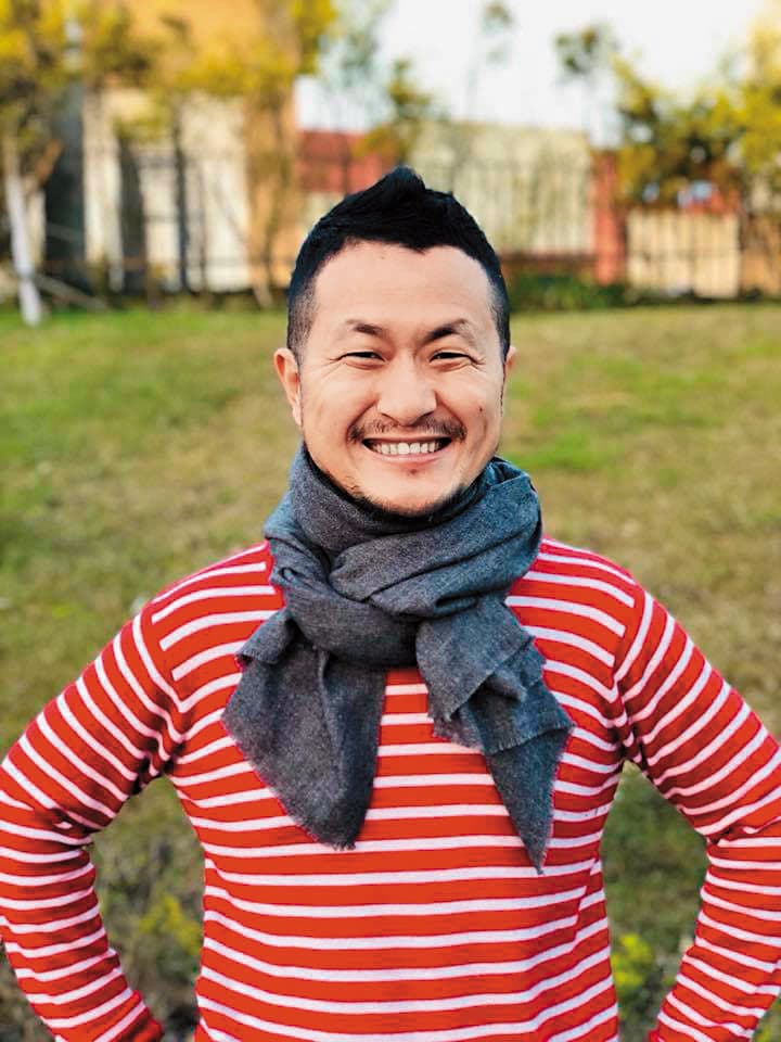 九把刀甩交往10年女友，劈腿中視記者周亭羽，2人於去年登記結婚。
