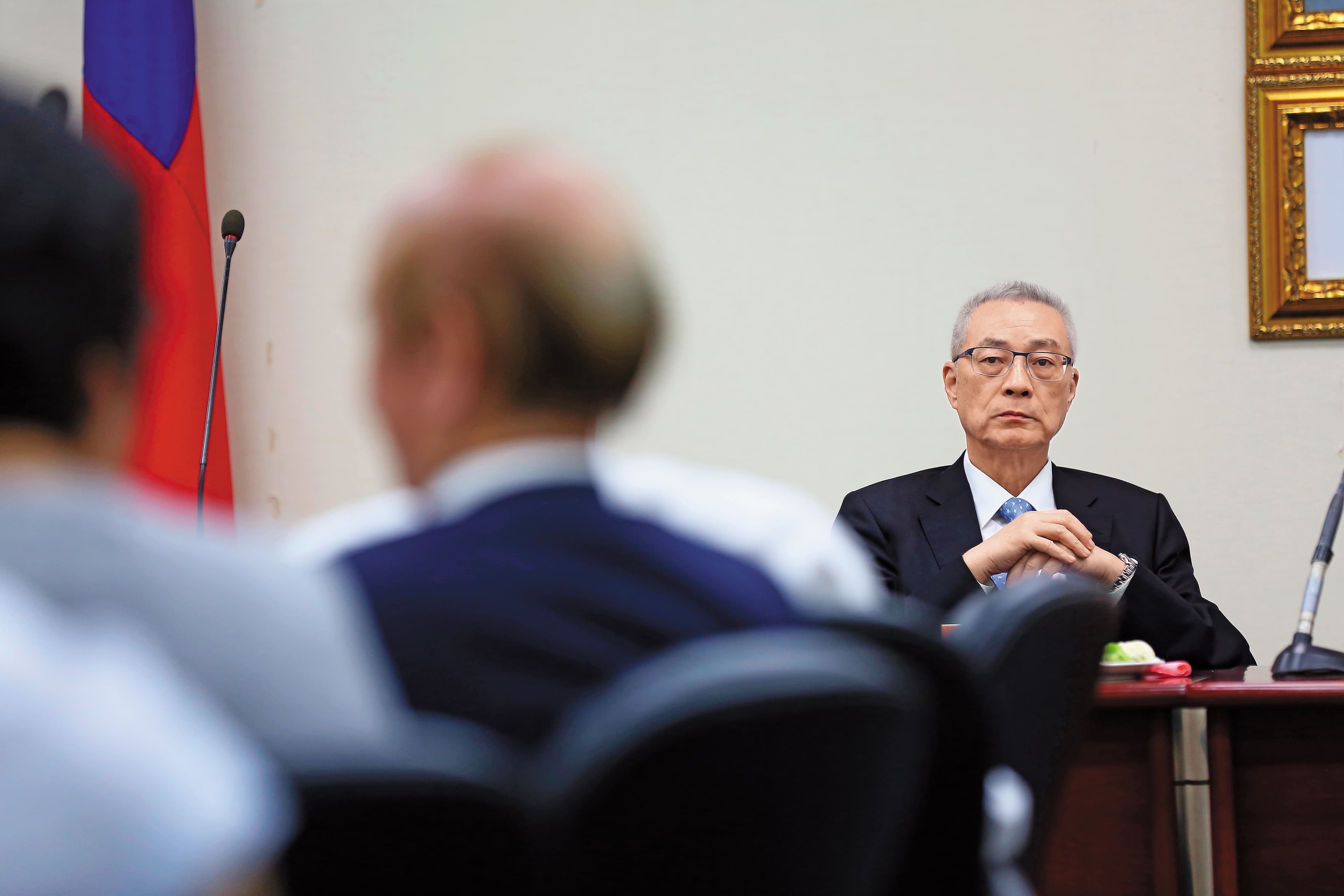 國民黨布局2018縣市長選戰,黨內批評主席吳敦義迷信全民調,導致立委蔣萬安棄選、江啟臣些微差距落敗,國民黨世代交替落空。