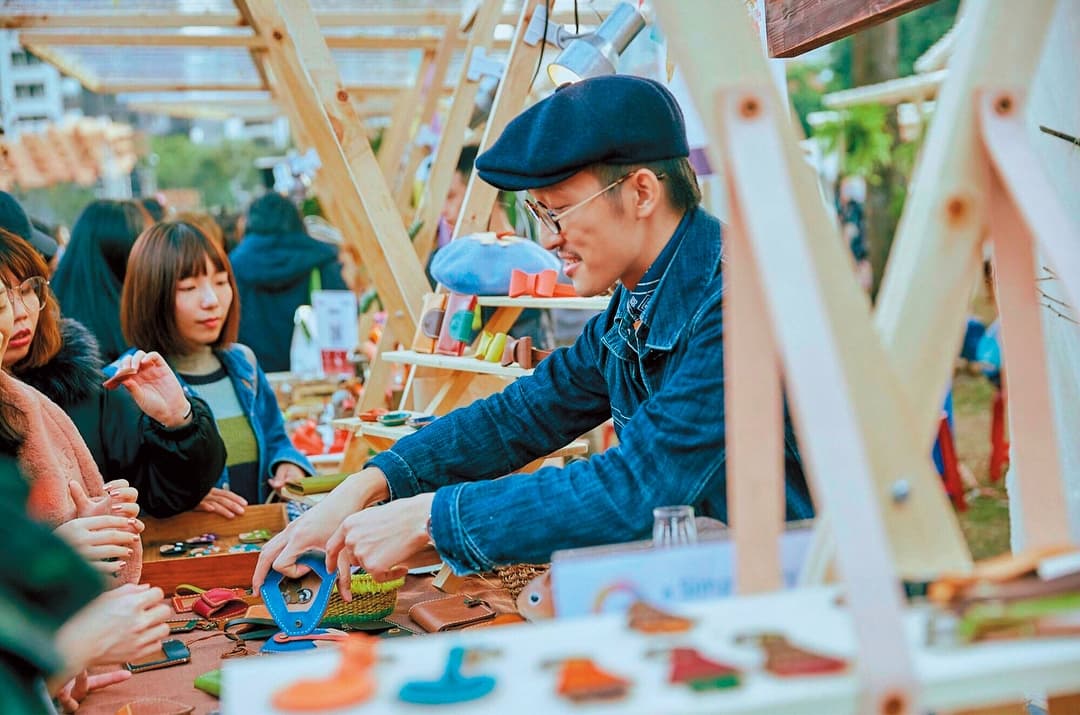 簡單生活節裡的手創市集,每屆都吸引創業年輕人參與,藉此拓展顧客群。(翻攝自簡單生活節臉書)