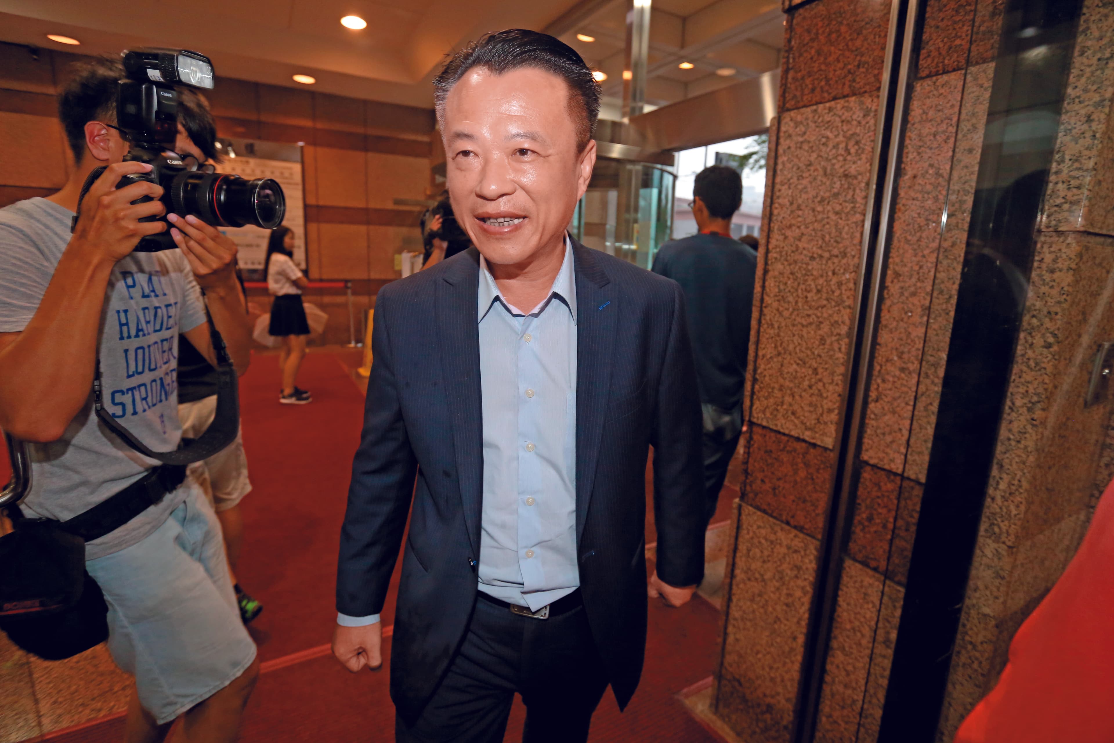 民進黨上週完成黨內初選民調，嘉義縣長由農委會前副主委翁章梁出線。