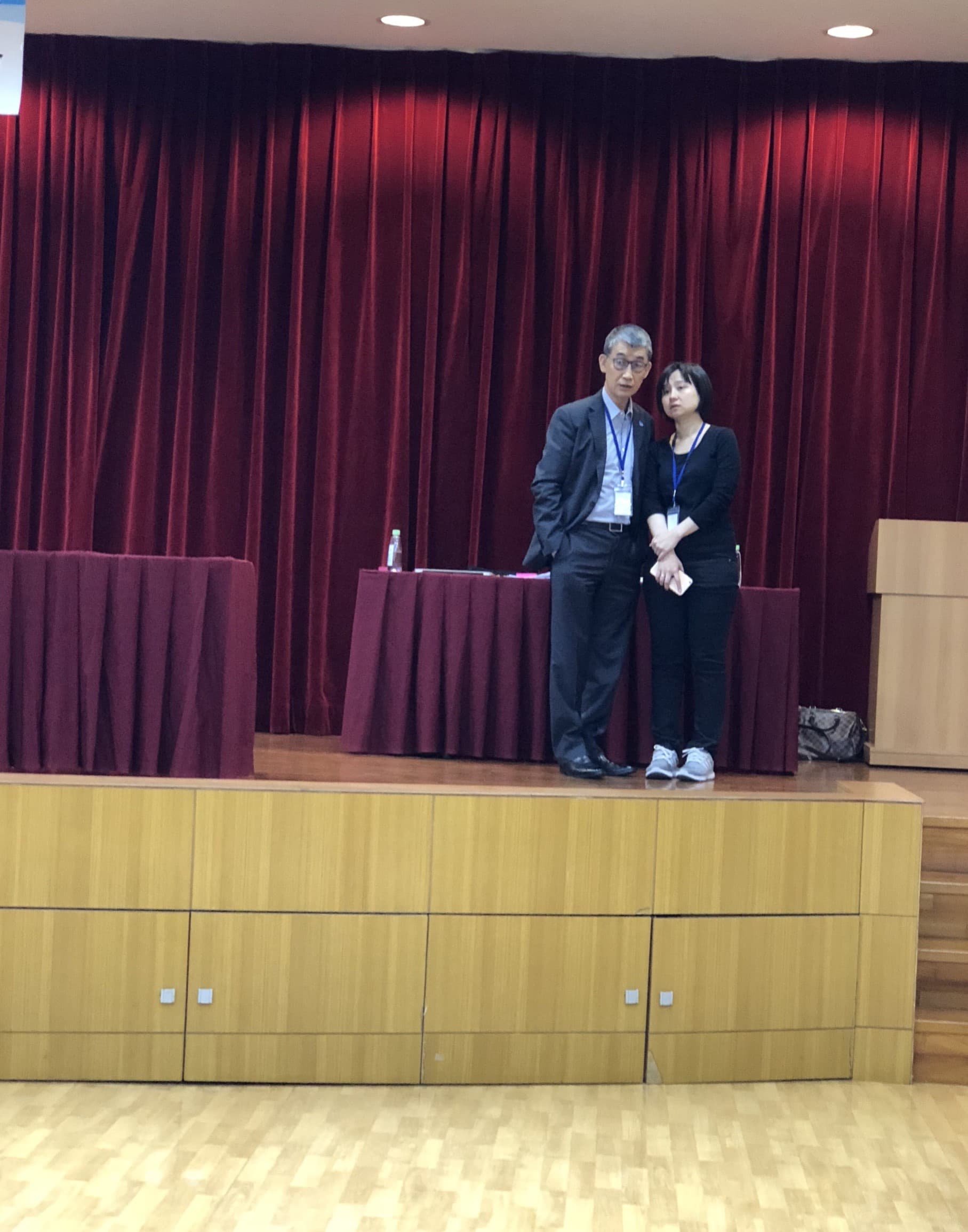 蔚華科技公司今天召開臨時股東會，全面改選董事，卻未依公告規定立即公布新任董事名單，市場派準備對董座提告。